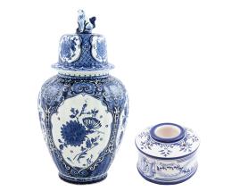 TIBOR Y TINTERO EN CERÁMICA POLICROMADA CON SELLO DE LOS REALES SITIOS Y DELFT BOCH