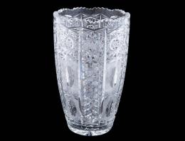 JARRÓN EN CRISTAL TALLADO CON DECORACIÓN GEOMÉTRICA