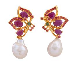 PENDIENTES EN PLATA DE LEY, RUBÍES, ESMERALDAS Y PERLAS