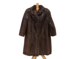 ABRIGO LARGO EN PIEL DE NUTRIA ARGENTINA MARRÓN
