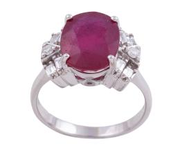 SORTIJA EN ORO DE 18KT CON UN RUBÍ Y DIAMANTES