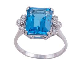 SORTIJA EN ORO DE 18KT CON UN TOPACIO Y DIAMANTES