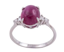 SORTIJA EN ORO DE 18KT CON RUBÍ Y DIAMANTES