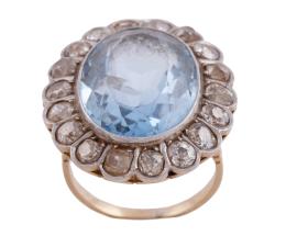 SORTIJA EN ORO BICOLOR DE 18KT, TOPACIO AZUL Y DIAMANTES