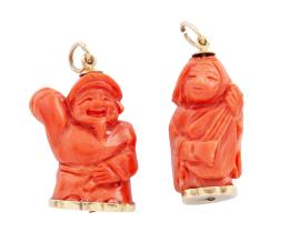 DOS COLGANTES DE ORO DE 18KT Y CORAL