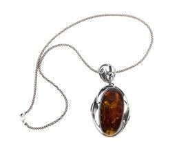 COLGANTE Y CORDÓN EN PLATA MACIZA DE LEY CON SÍMIL DE AMBAR