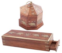 CONJUNTO DE DOS CAJAS TIPO JOYERO EN MADERA CON MOTIVOS DECORATIVOS EN METAL DORADO