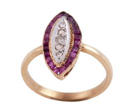 SORTIJA EN ORO MACIZO DE 18KT Y PLATINO CON RUBIES Y DIAMANTES