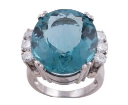 SORTIJA EN ORO MACIZO DE 18KT, GRAN TOPACIO Y DIAMANTES