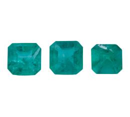 TRES ESMERALDAS TALLADAS CON PESO TOTAL DE 6.50 CT