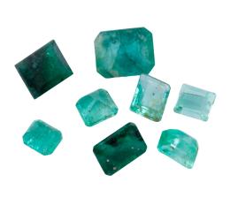 ESMERALDAS, OCHO PIEZAS EN DIFERENTES TALLAS Y TAMAÑOS CON PESO TOTAL DE 5.50CT