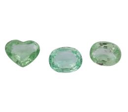 GRANATES EN COLOR MENTA ,EN TALLAS OVAL Y CORAZÓN , CON PESO TOTAL DE 3.44 CT