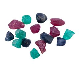 ZAFIROS , RUBIES Y ESMERALDAS EN BRUTO, CON PESO TOTAL DE 5.45 CT