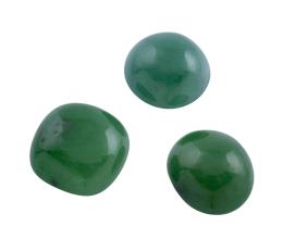 JADE,TRES TALLAS EN CABUJON CON PESO TOTAL DE 28 CT