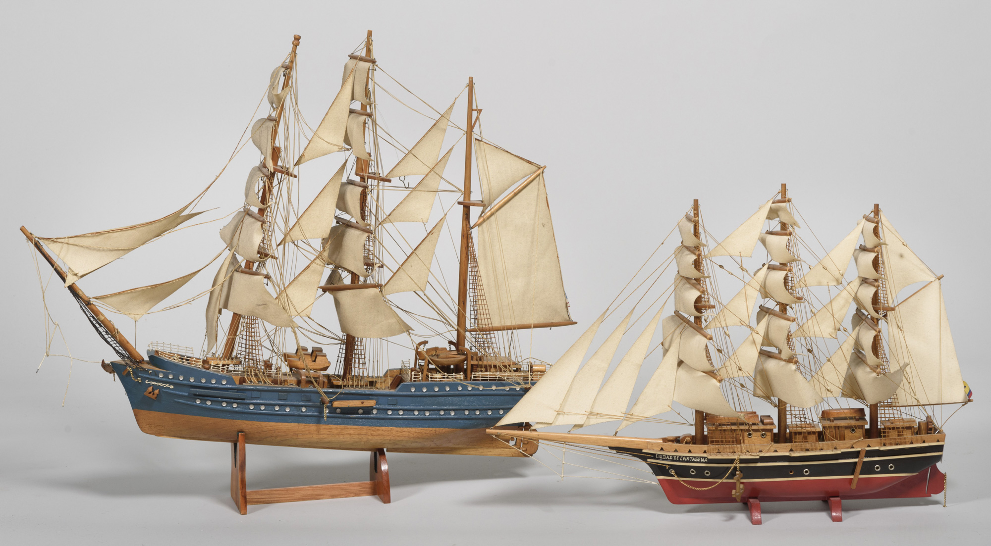 DOS MAQUETAS DE BARCO