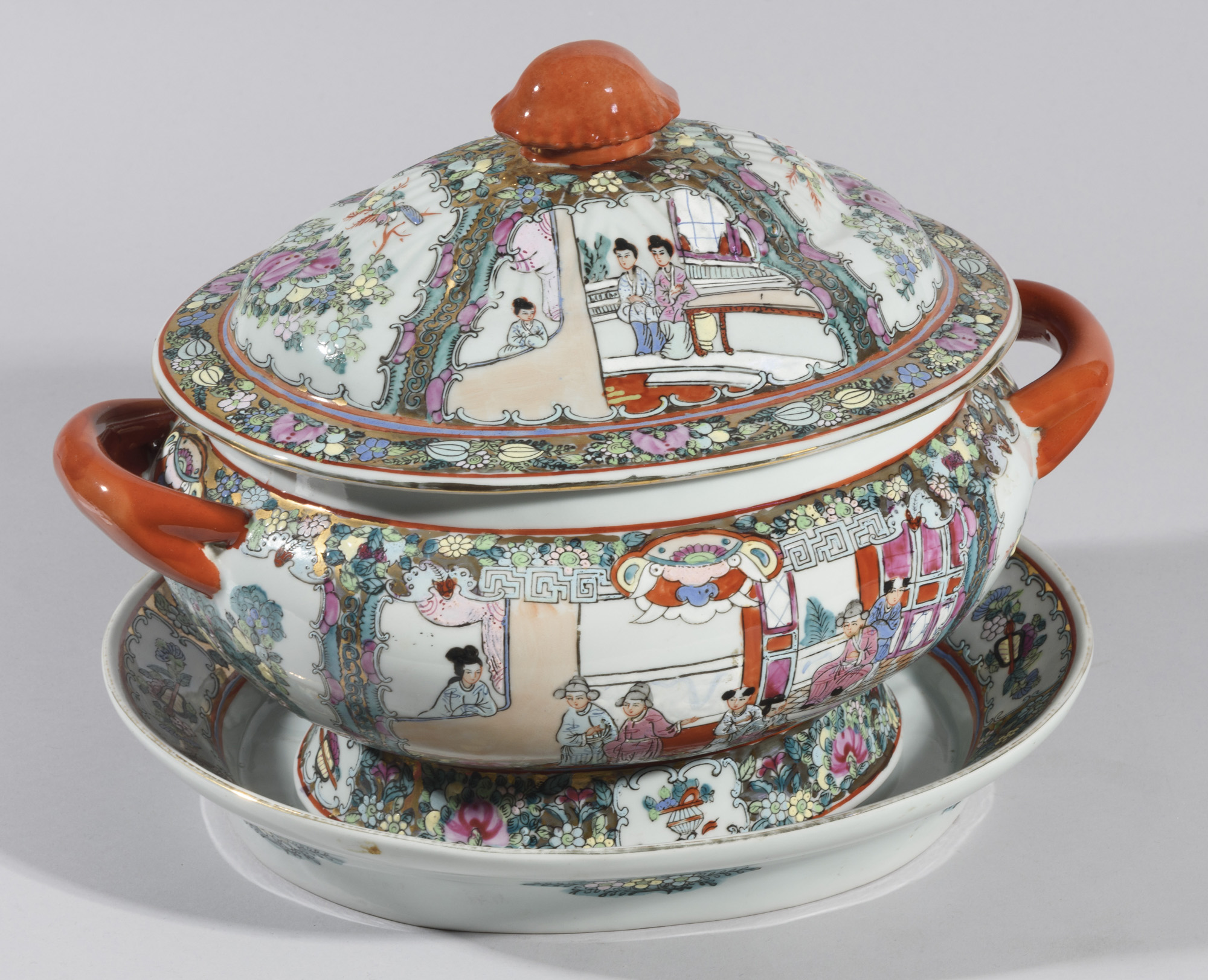 SOPERA CON TAPA Y FUENTE, CANTÓN, FF S.XIX - PP S.XX