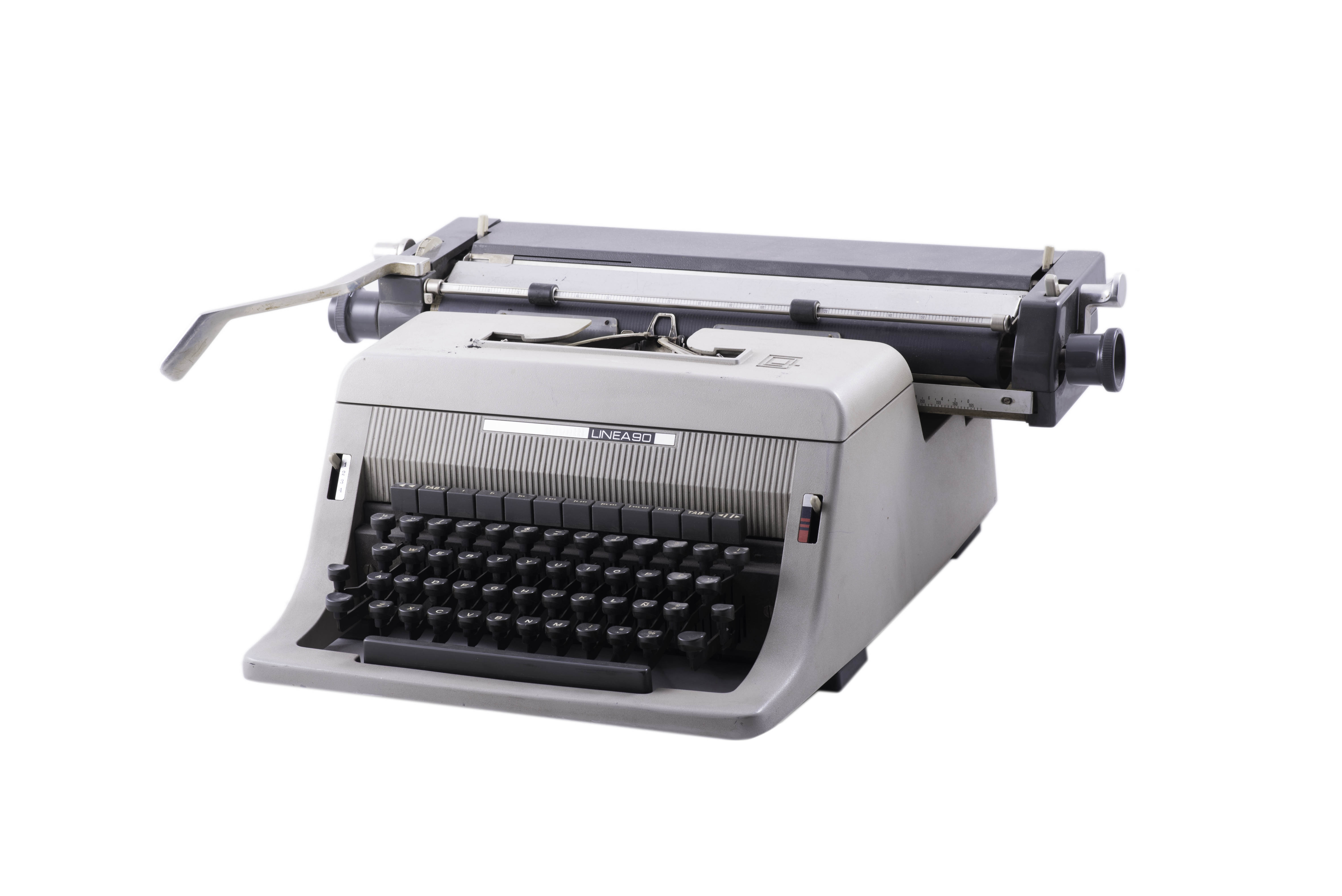 MAQUINA DE ESCRIBIR OLIVETTI, MODELO LINEA 90. 