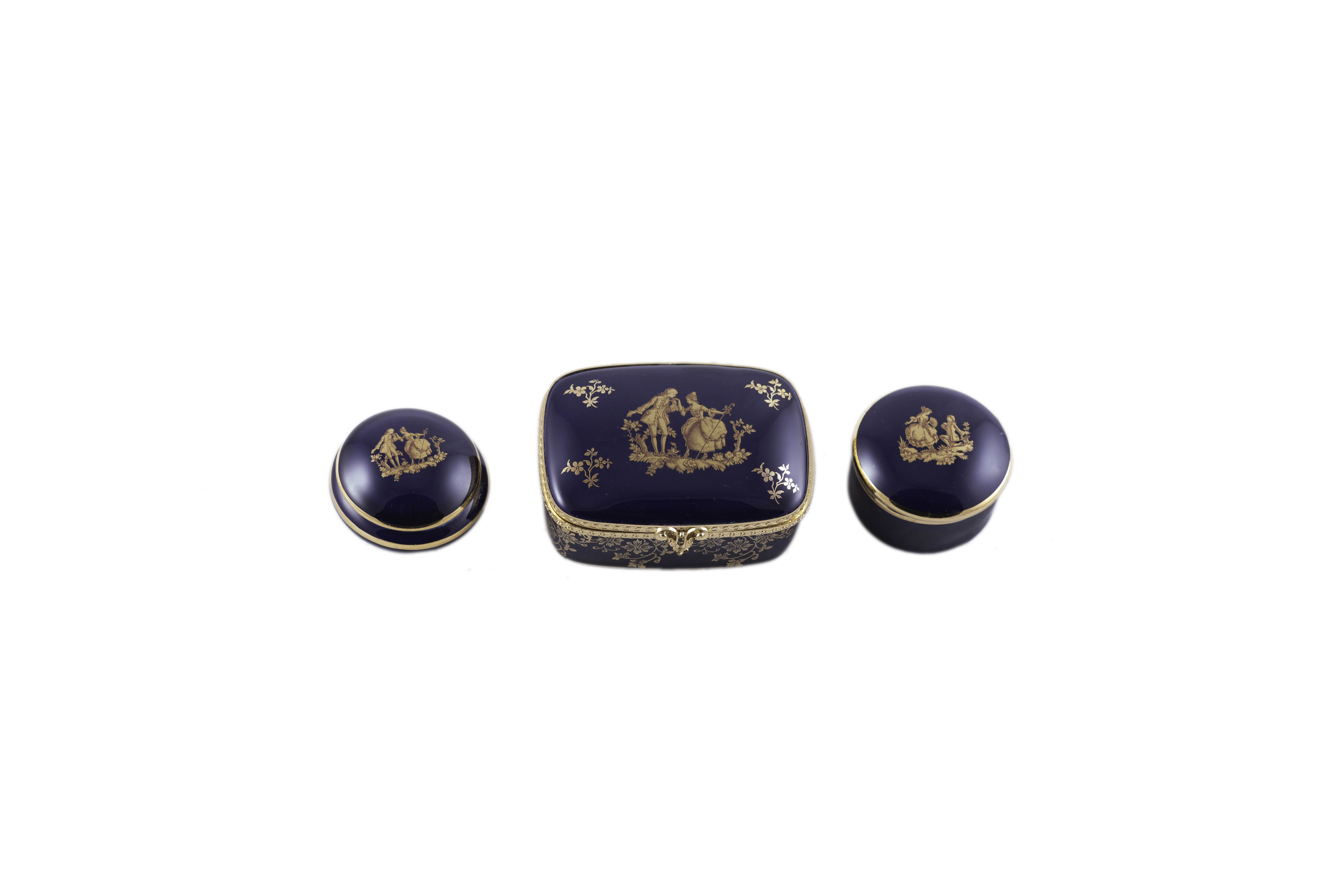 LOTE DE TRES CAJITAS DE COLECCICIÓN DE PORCELANA ESMALTADA 