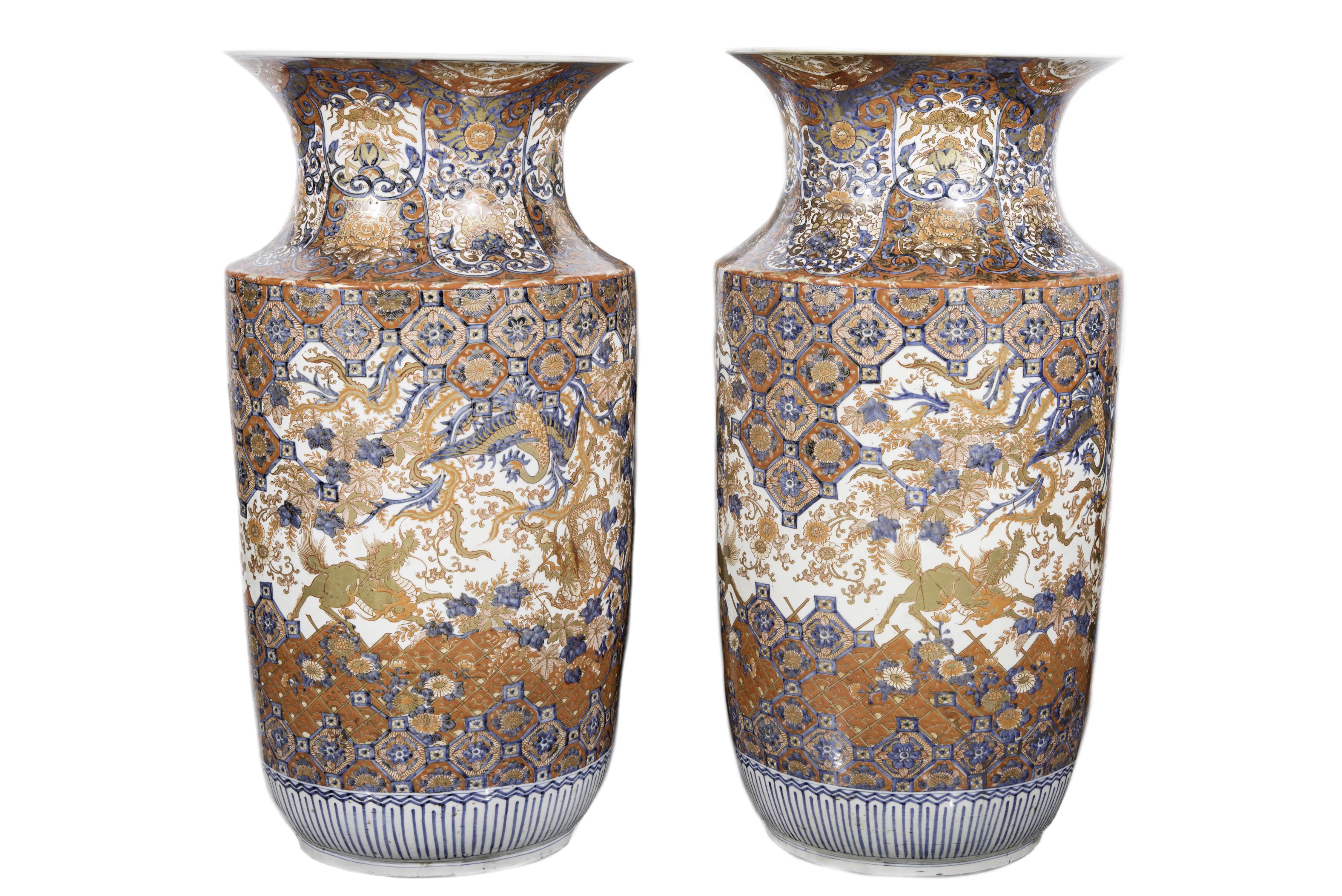 PAREJA DE JARRONES DE PORCELANA IMARI, JAPÓN, S.XIX