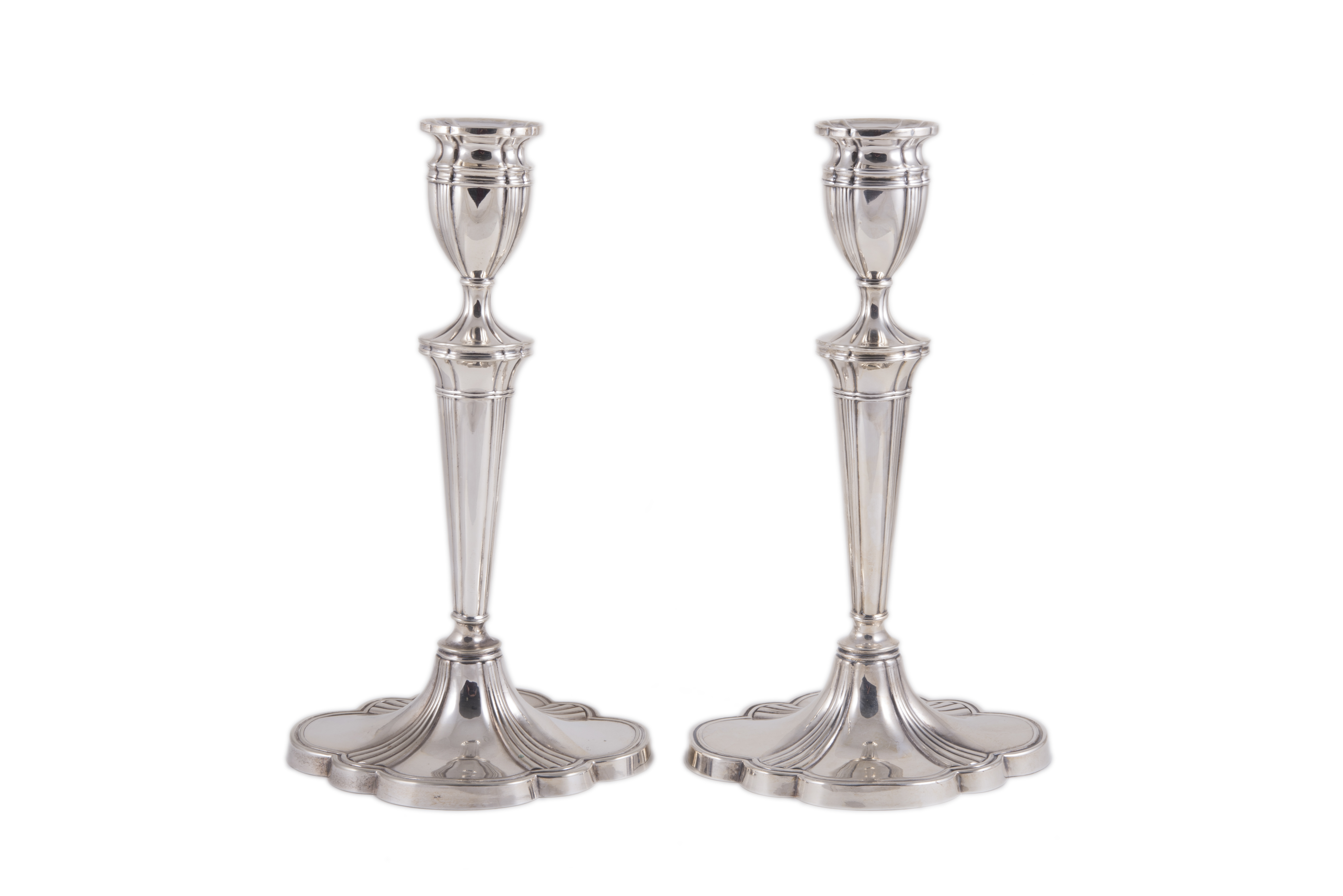 PAREJA DE CANDELEROS EN ALPACA