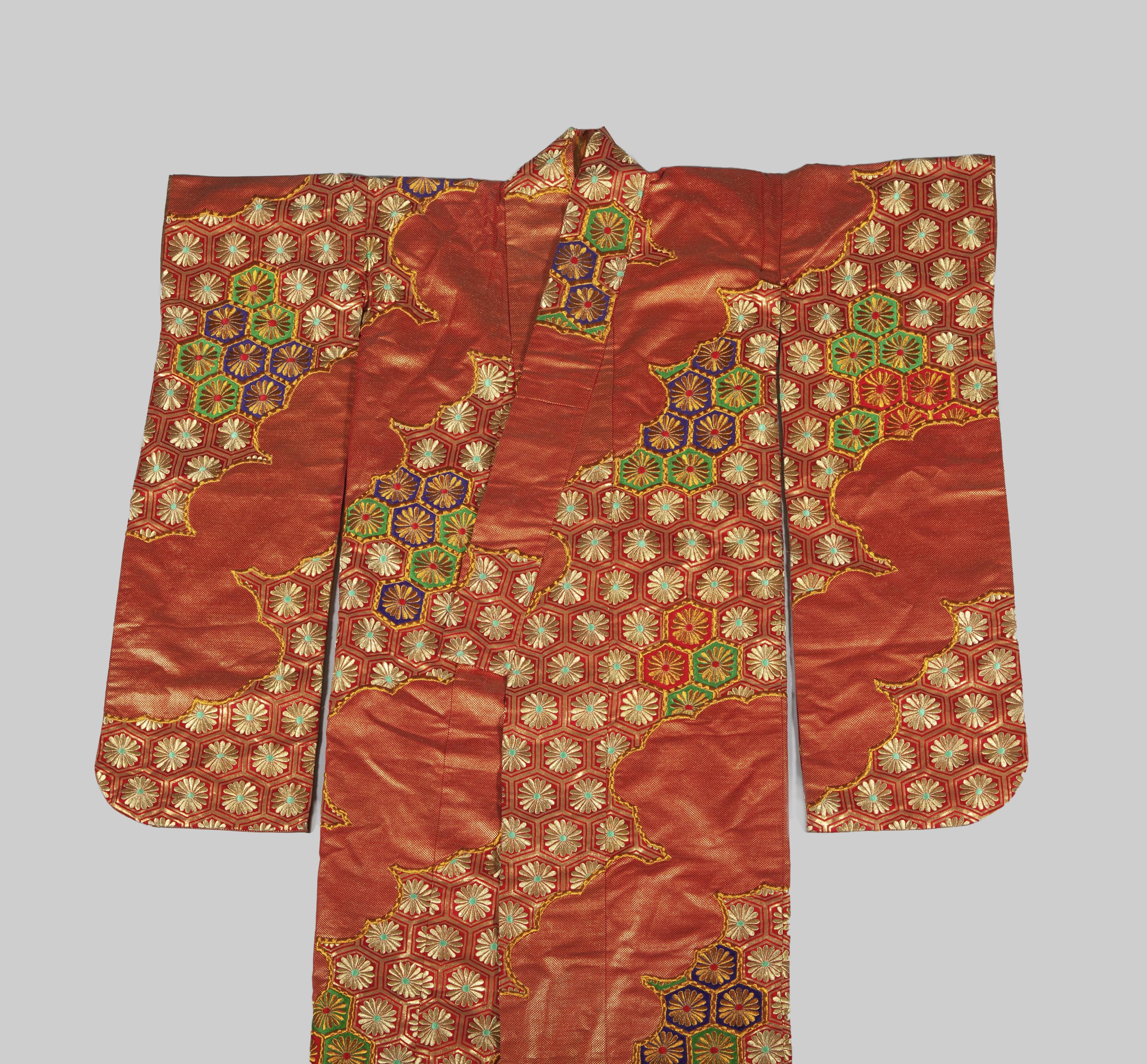 KIMONO DE BODA TEJIDO Y BORDADO EN ORO DORADO, JAPÓN, C.1970