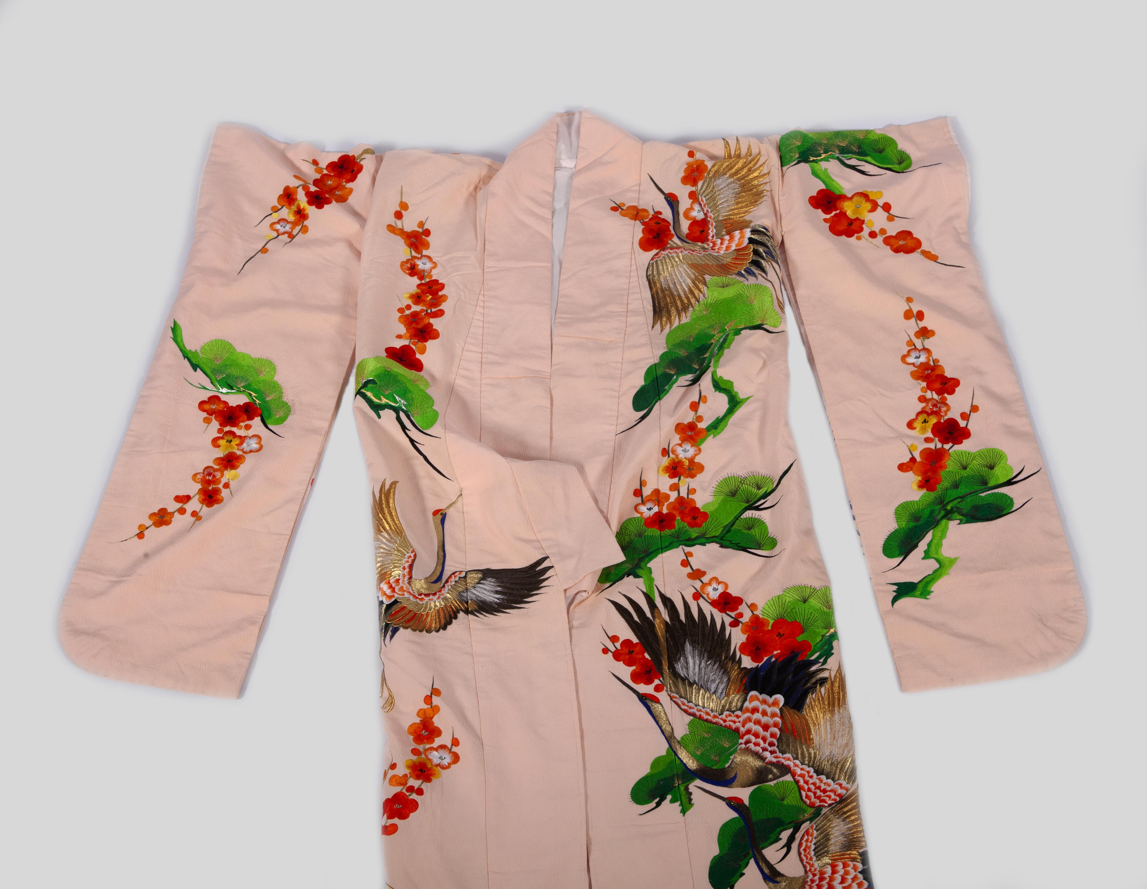 KIMONO DE SEDA TEJIDO Y BORDADO CON HILOS DE SEDA DE DISTIN