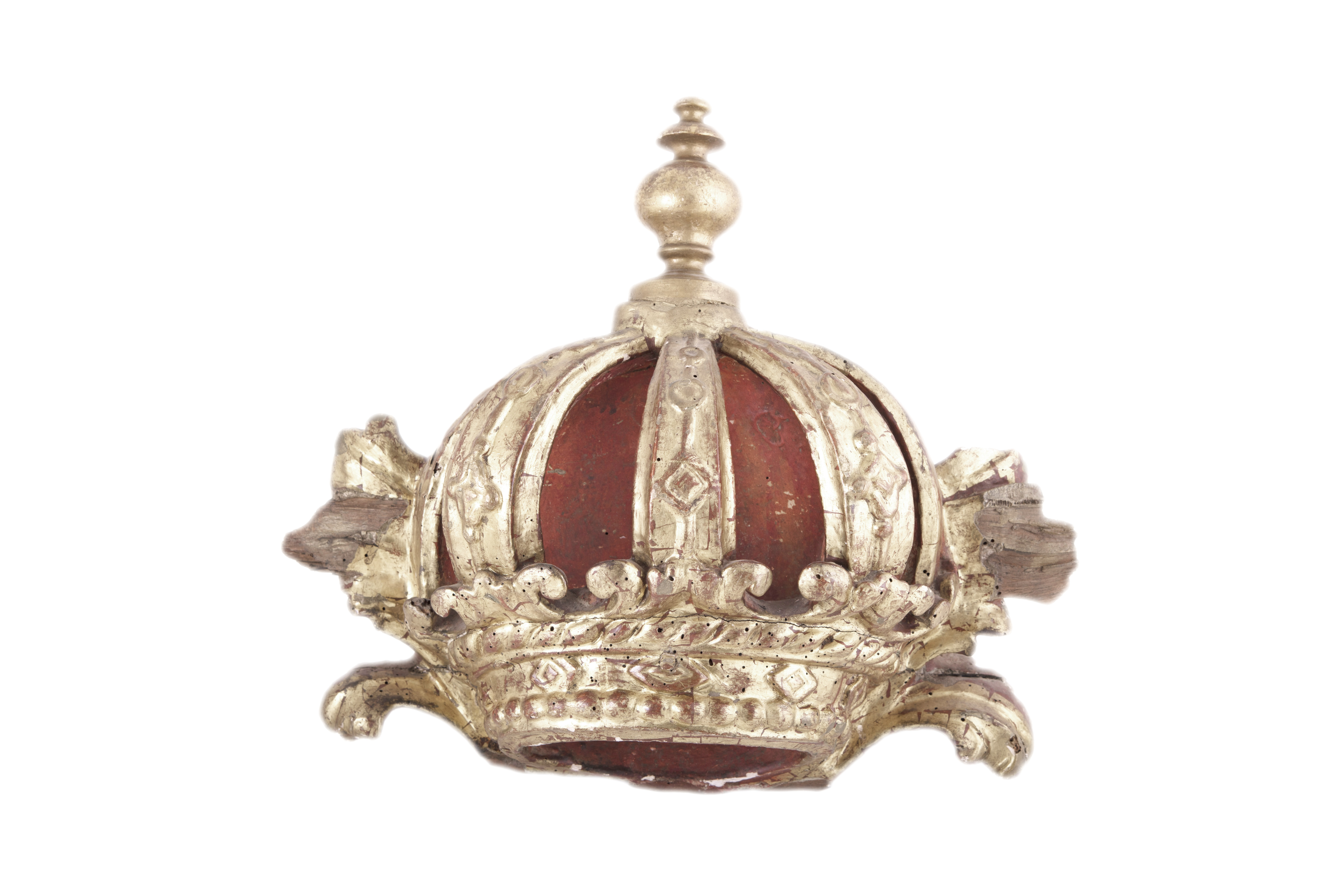 REMATE DE RETABLO DE MADERA TALLADA, POLICROMADA Y DORADA E