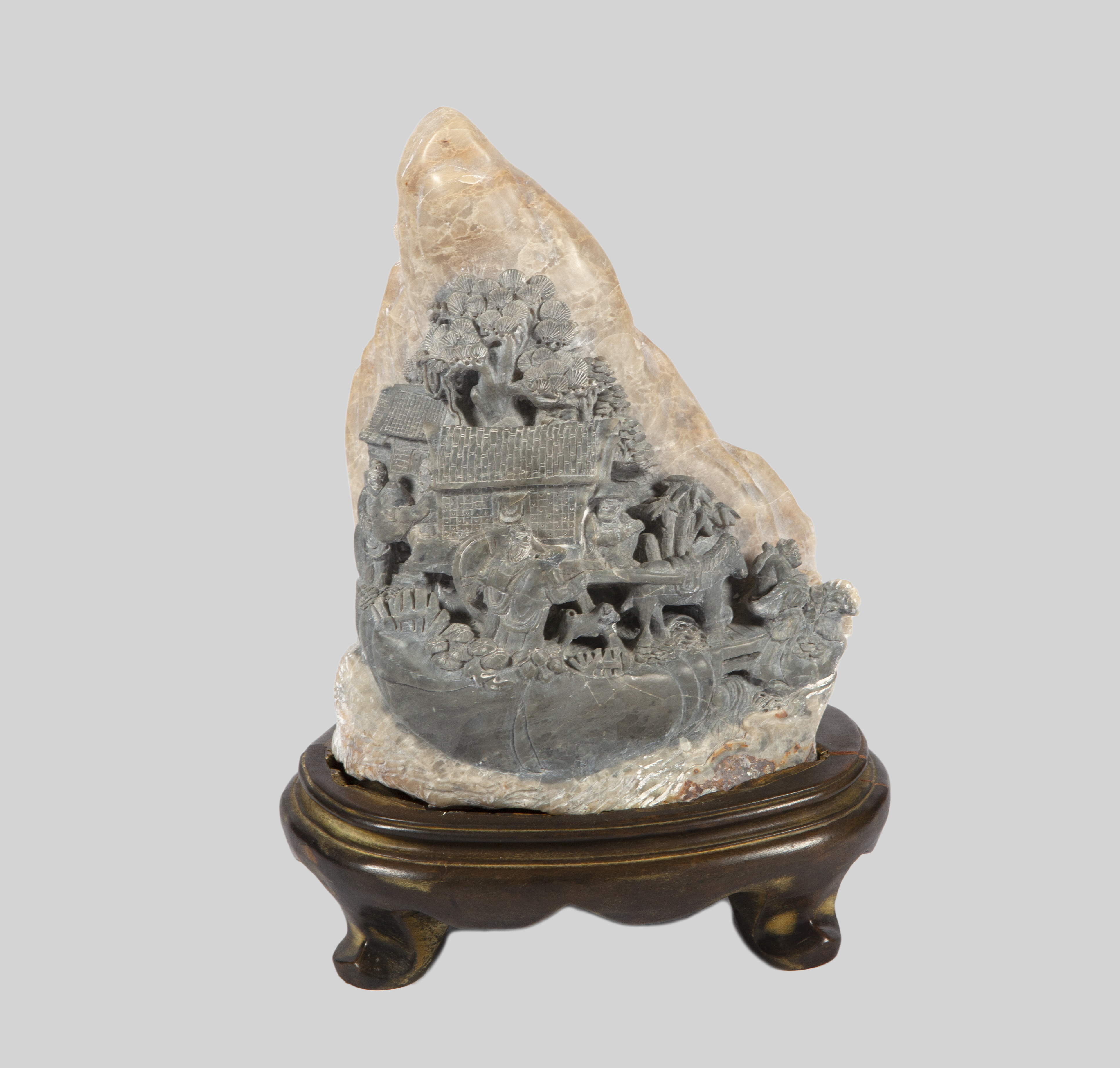 PIEDRA DURA TALLADA CON CARRUAJE CHINO CON TONALIDADES GRIS
