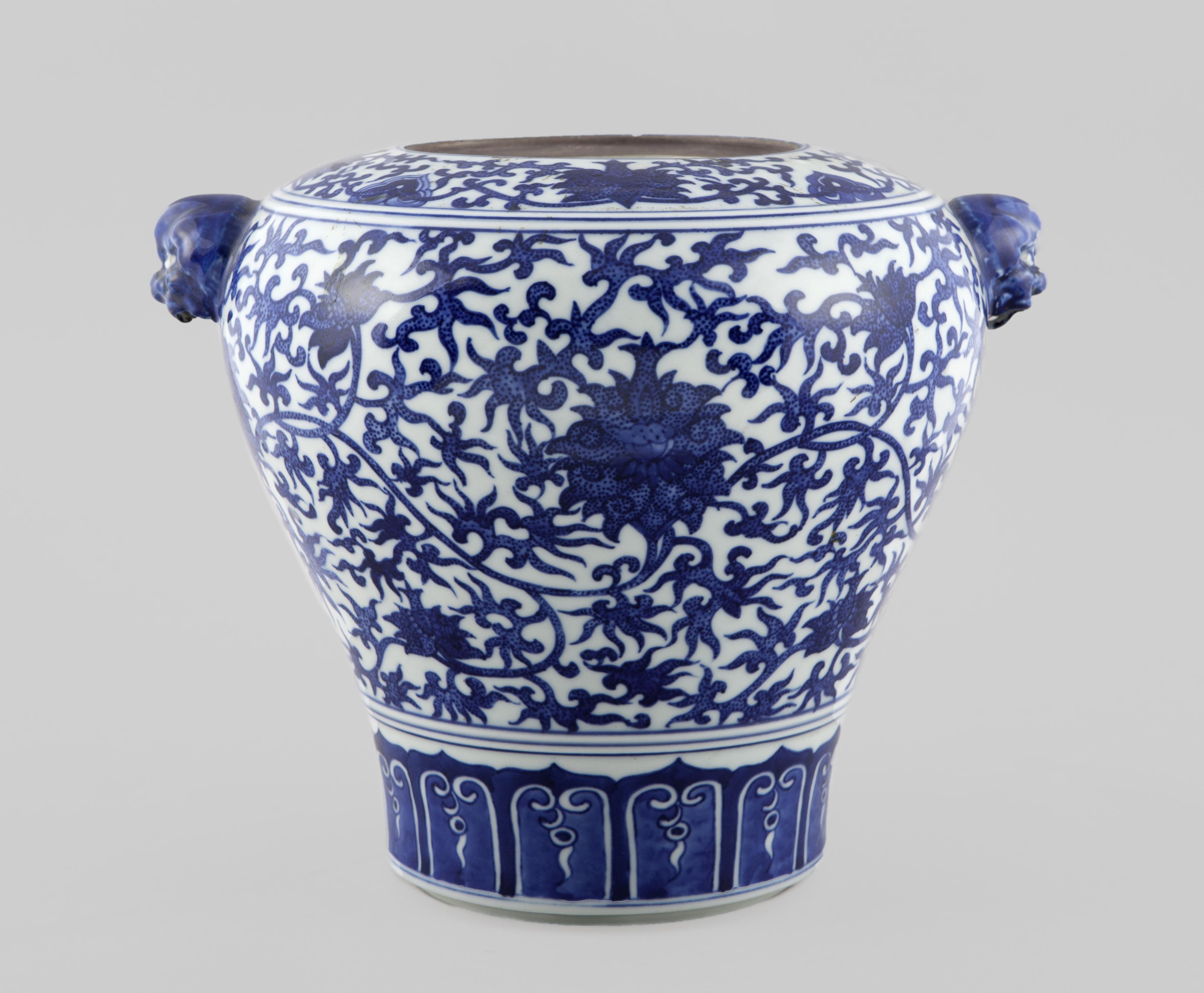 TIBOR DE PORCELANA ESMALTADA Y VIDRIADA FAMILIA AZUL Y BLAN