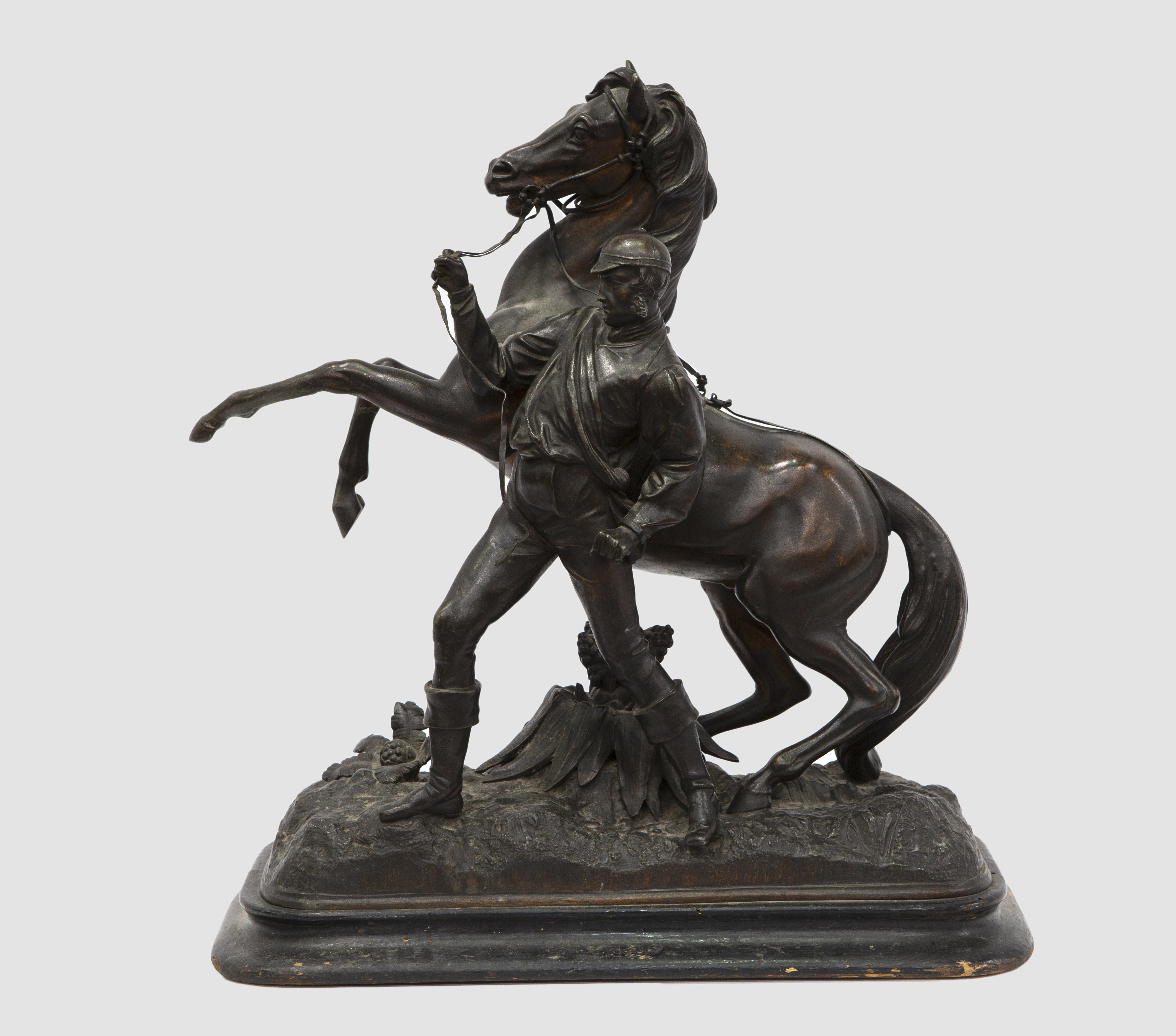 JINETE JUNTO A UN CABALLO