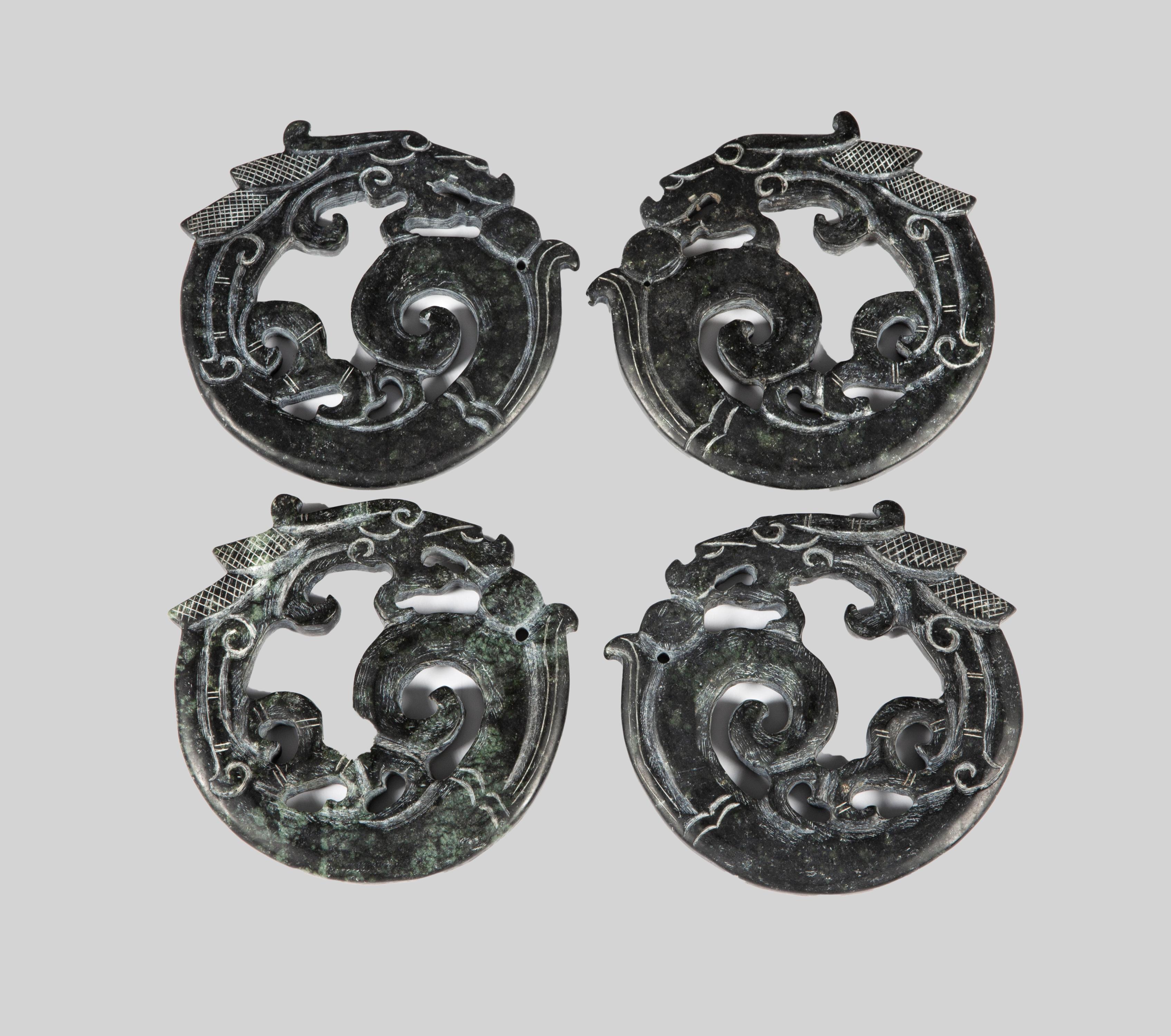 CONJUNTO DE 4 ACCESORIOS DE PODER. CHINA, S.XX