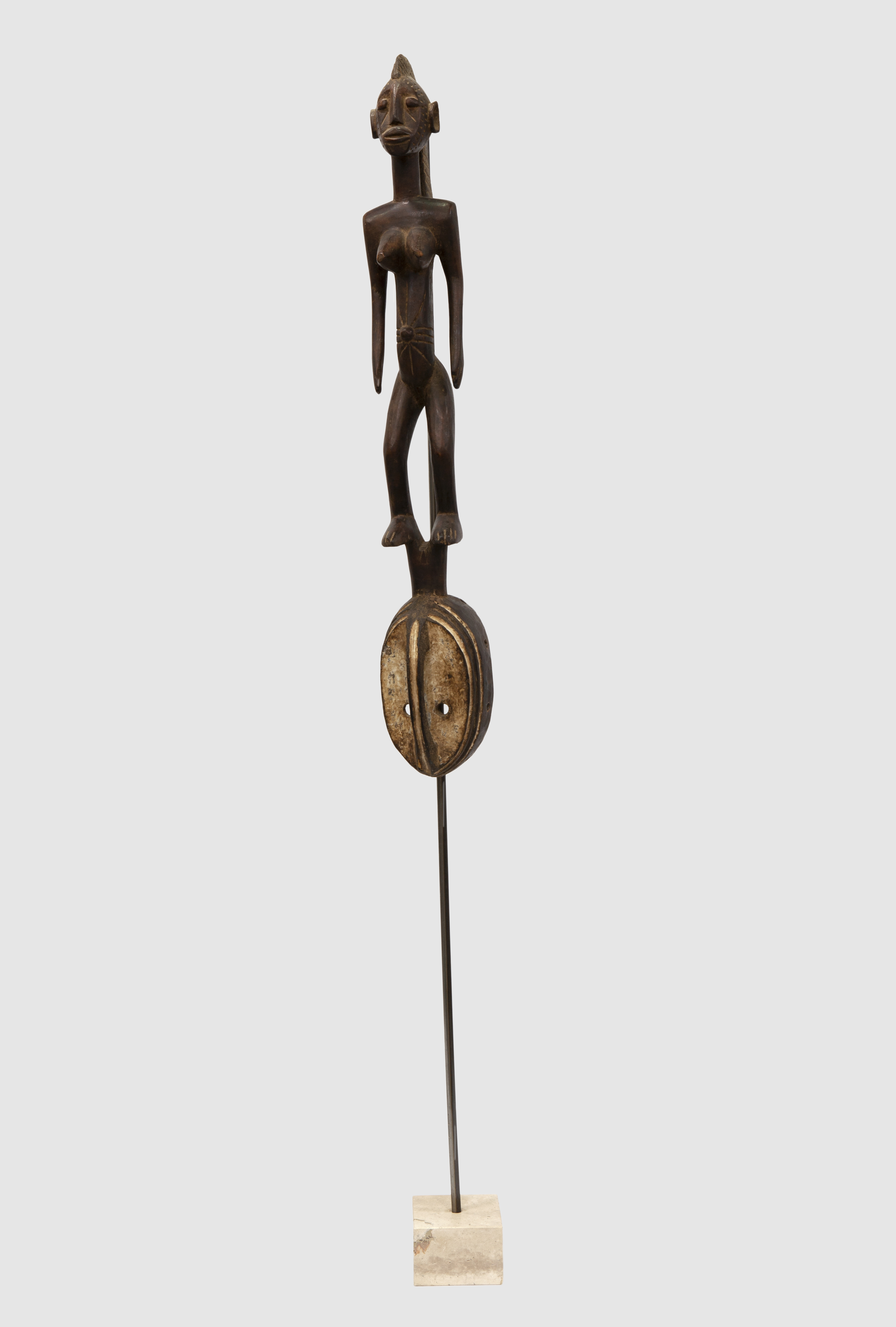 FIGURA AFRICANA DE LA FERTILIDAD EN MADERA TALLADA