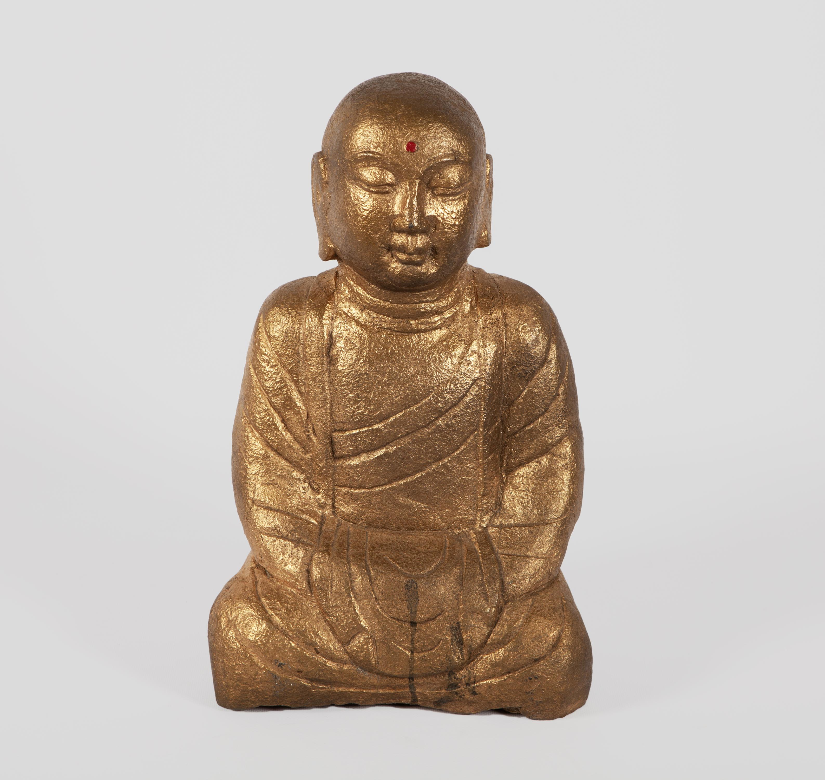 PEQUEÑA ESCULTURA DE BUDA REALIZADO EN PIEDRA TALLADA Y POL