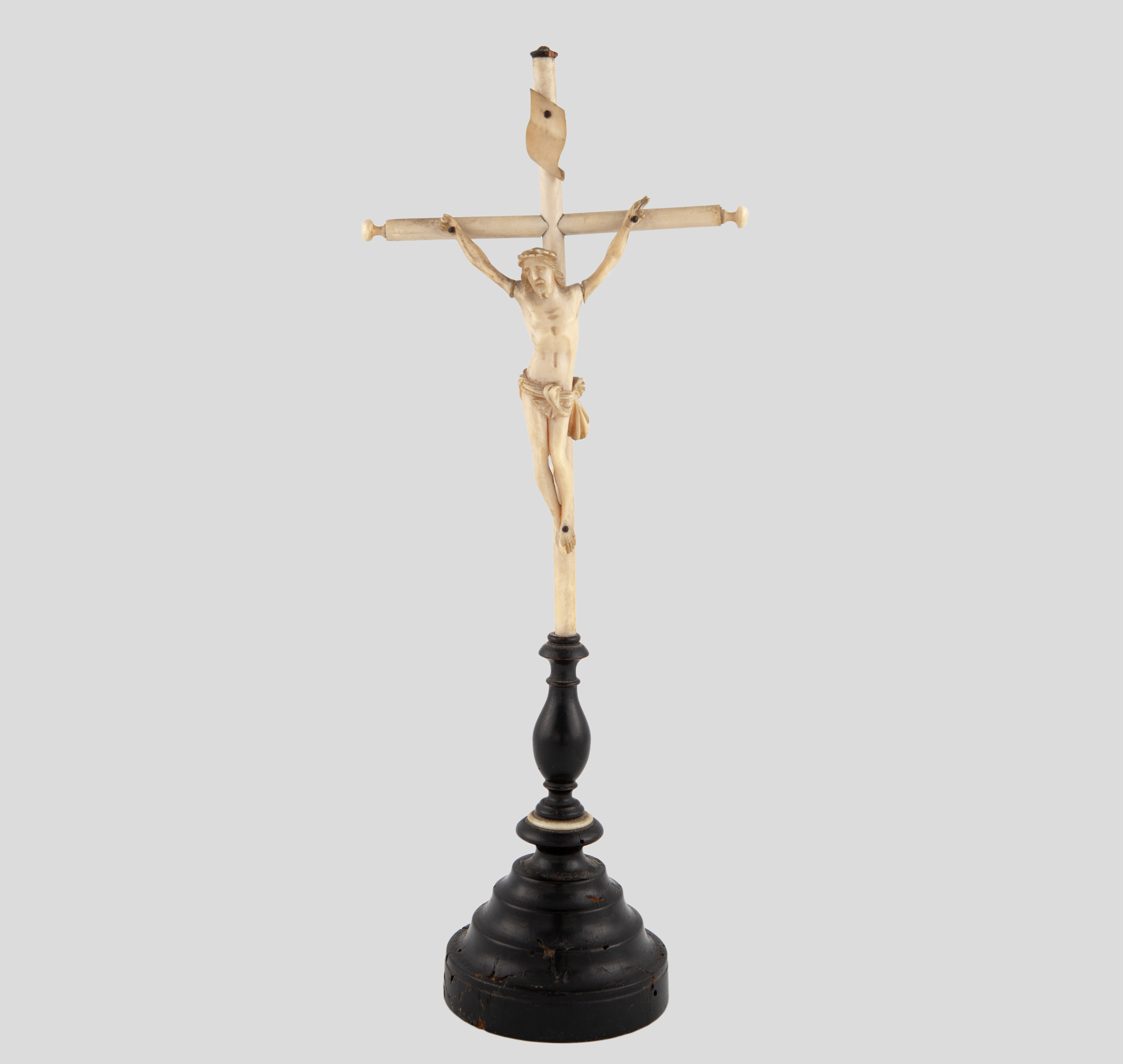 CRISTO CRUFICIDAO EN MARFIL. ITALIA, FFS. S. XIX