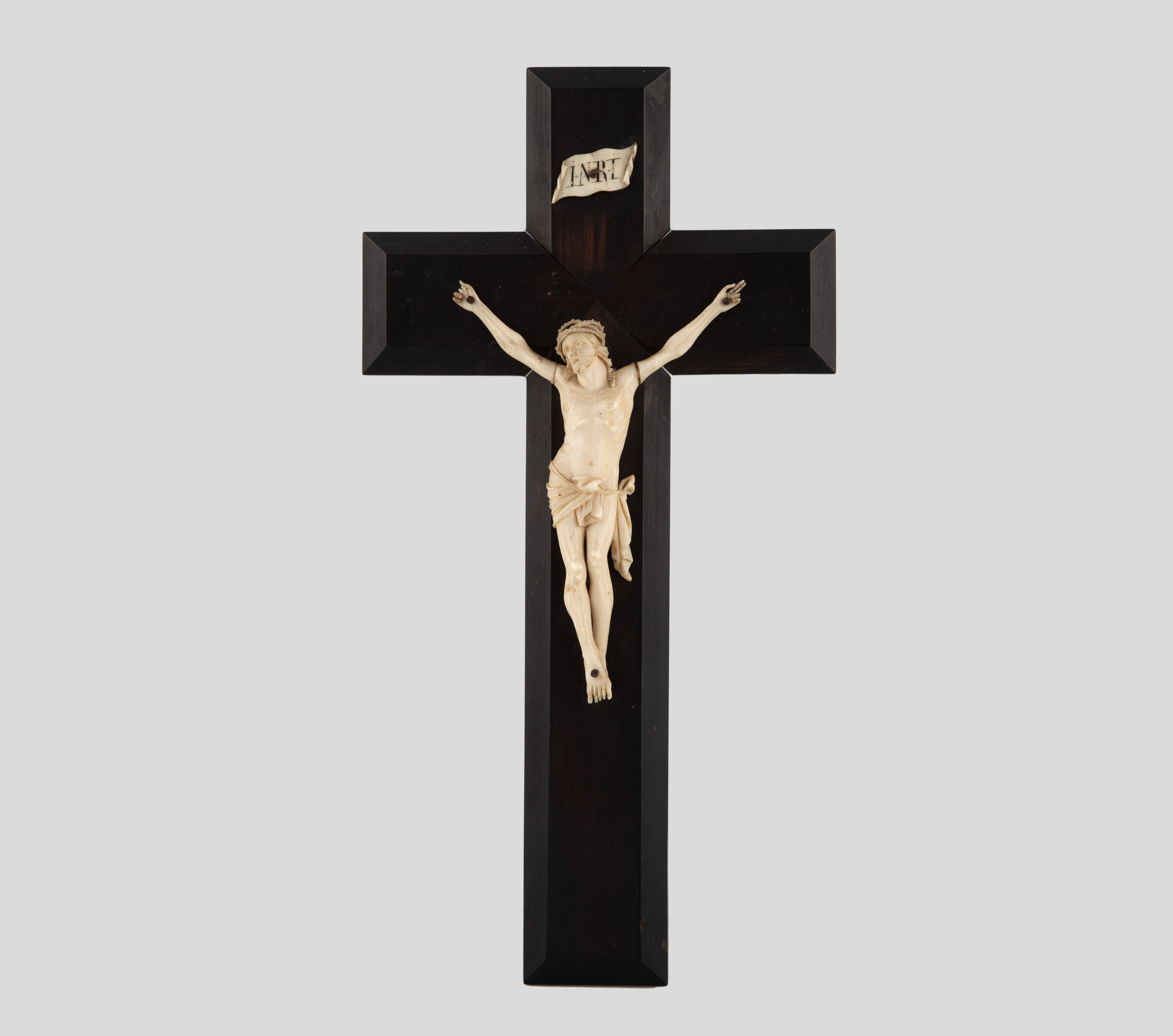 CRISTO CRUCIFICADO EN MARFIL. ESPAÑA, FFS. S. XIX
