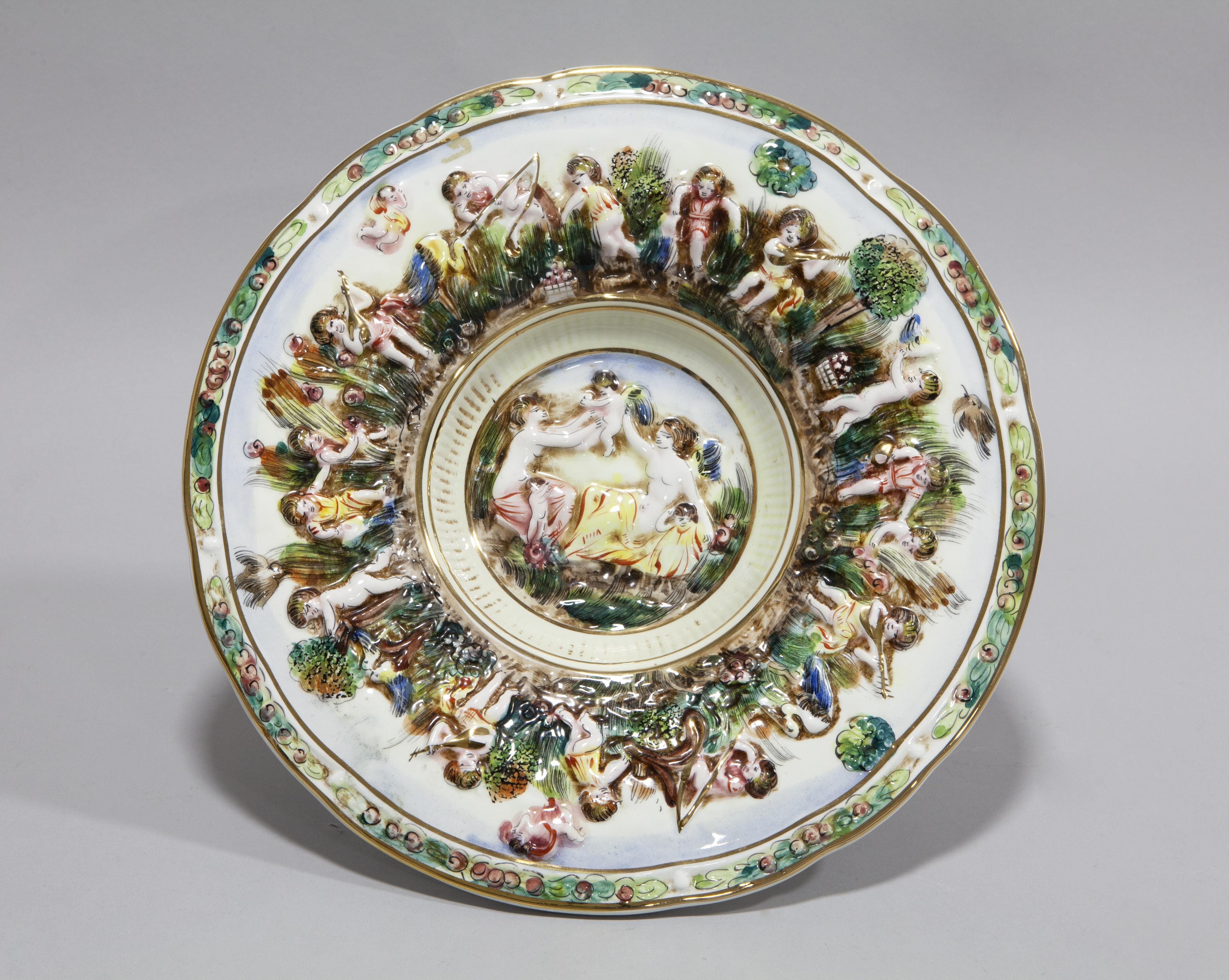 TONDO EN PORCELANA. CAPODIMONTI, ITALIA, S. XX