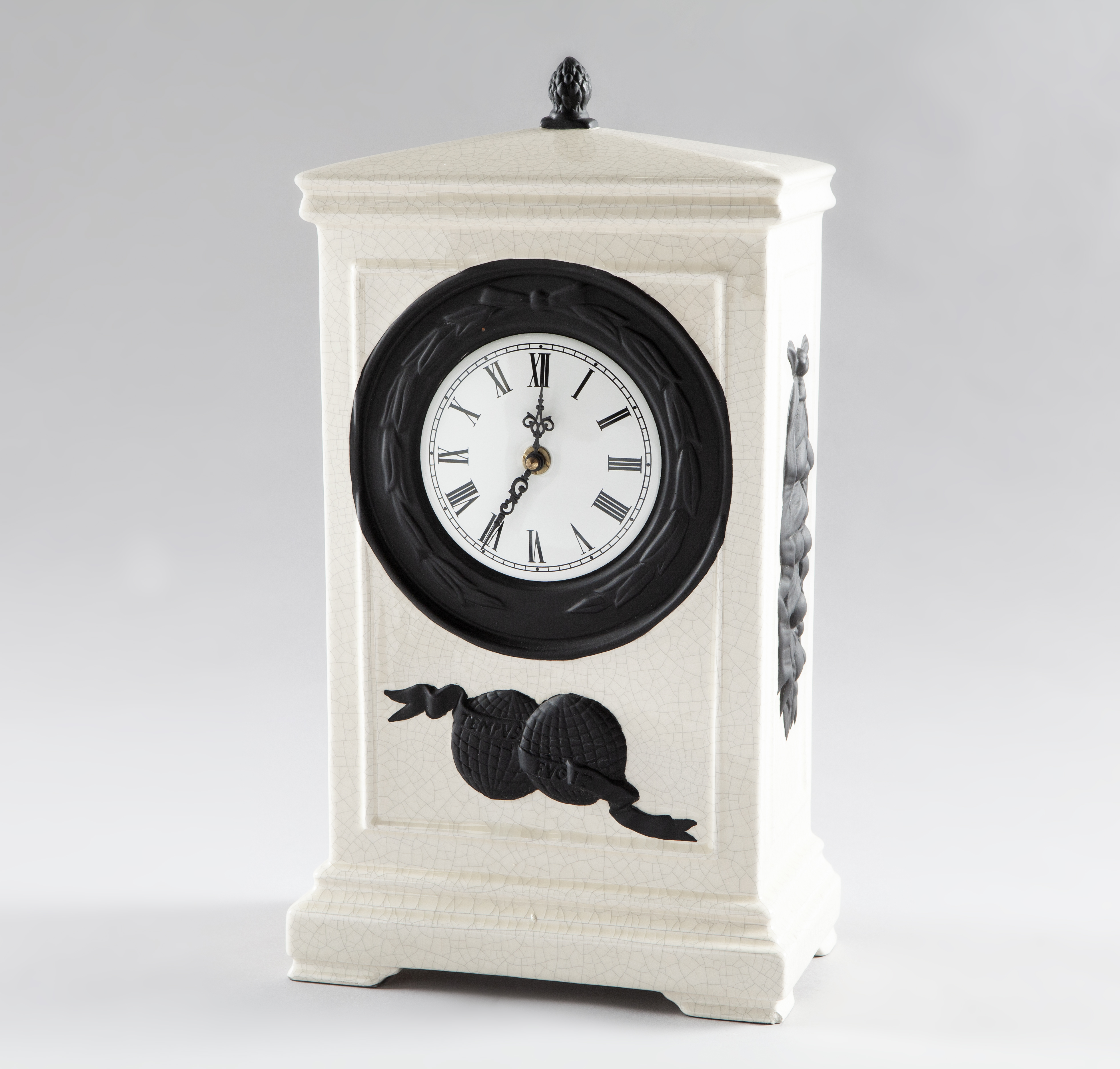 RELOJ DE SOBREMESA  DE CERÁMICA CON EFECTO CRAQUELADO, S.XX