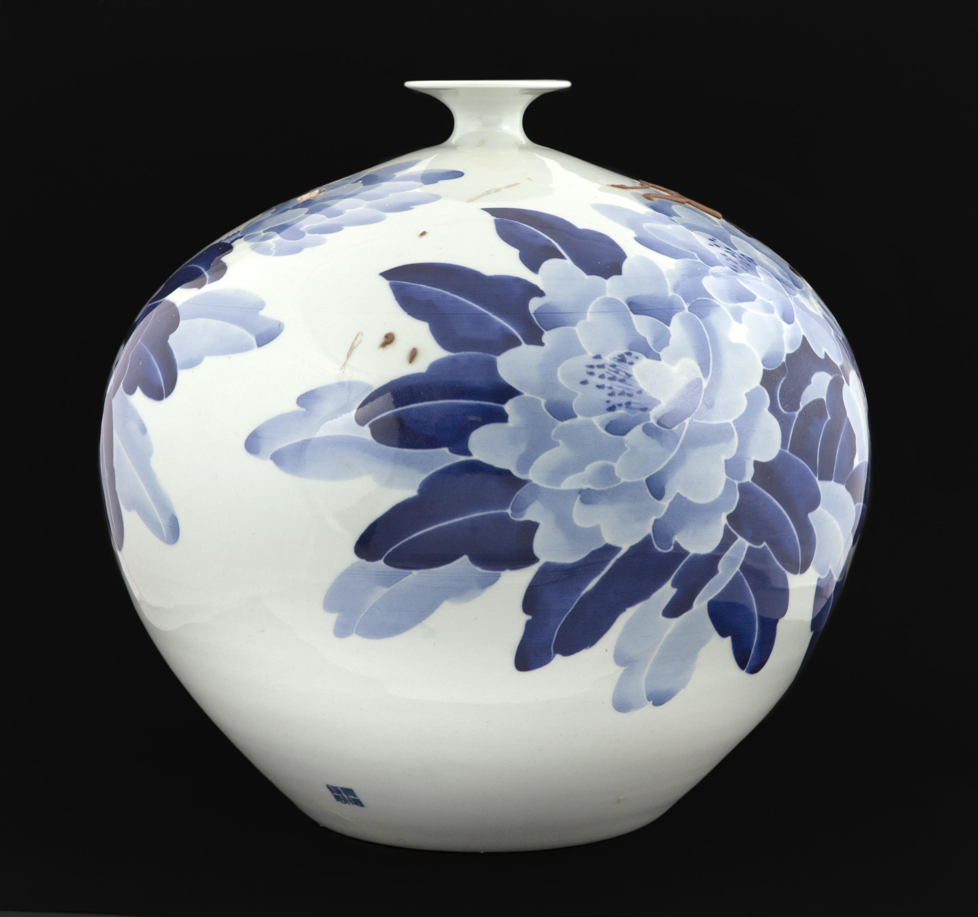 JARRÓN TIPO MEIPING GLOBULAR CON DECORACIÓN DE FLORES DE PE