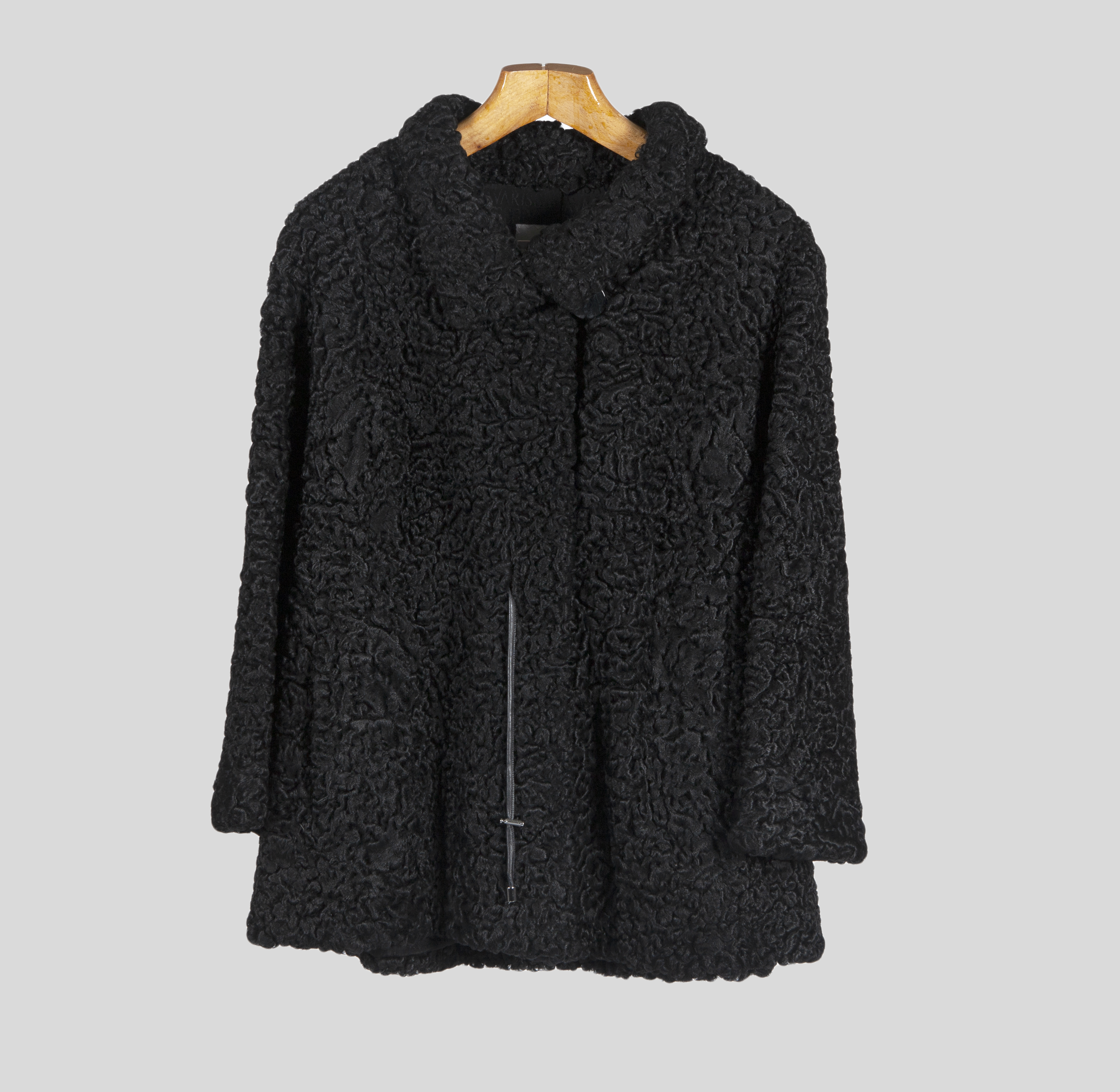CHAQUETÓN DE PIEL DE ASTRACÁN. MARCA SAVARIS