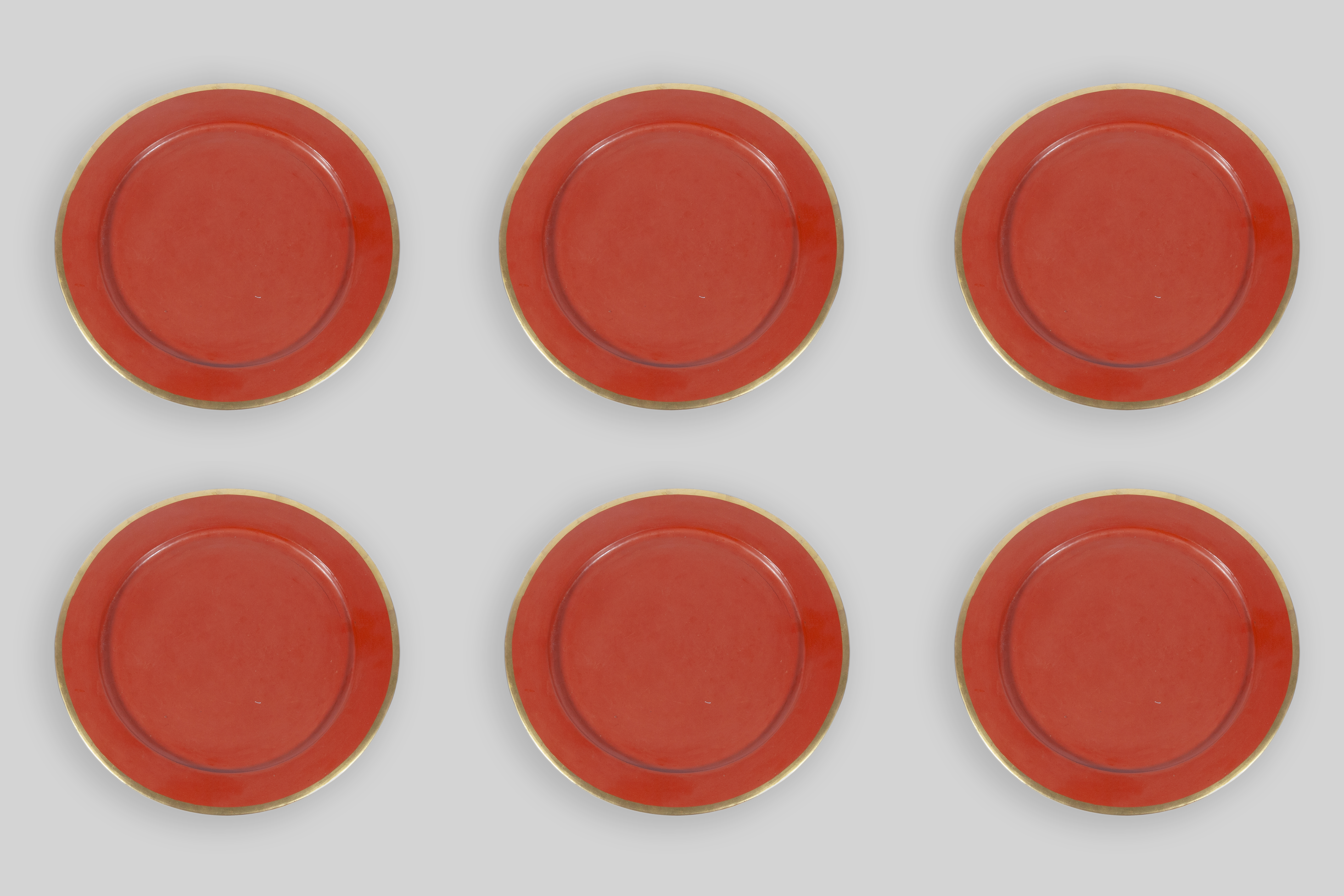CONJUNTO DE 6 PLATOS DE BAMBÚ LACACADO EN ROJO Y BORDE DORA