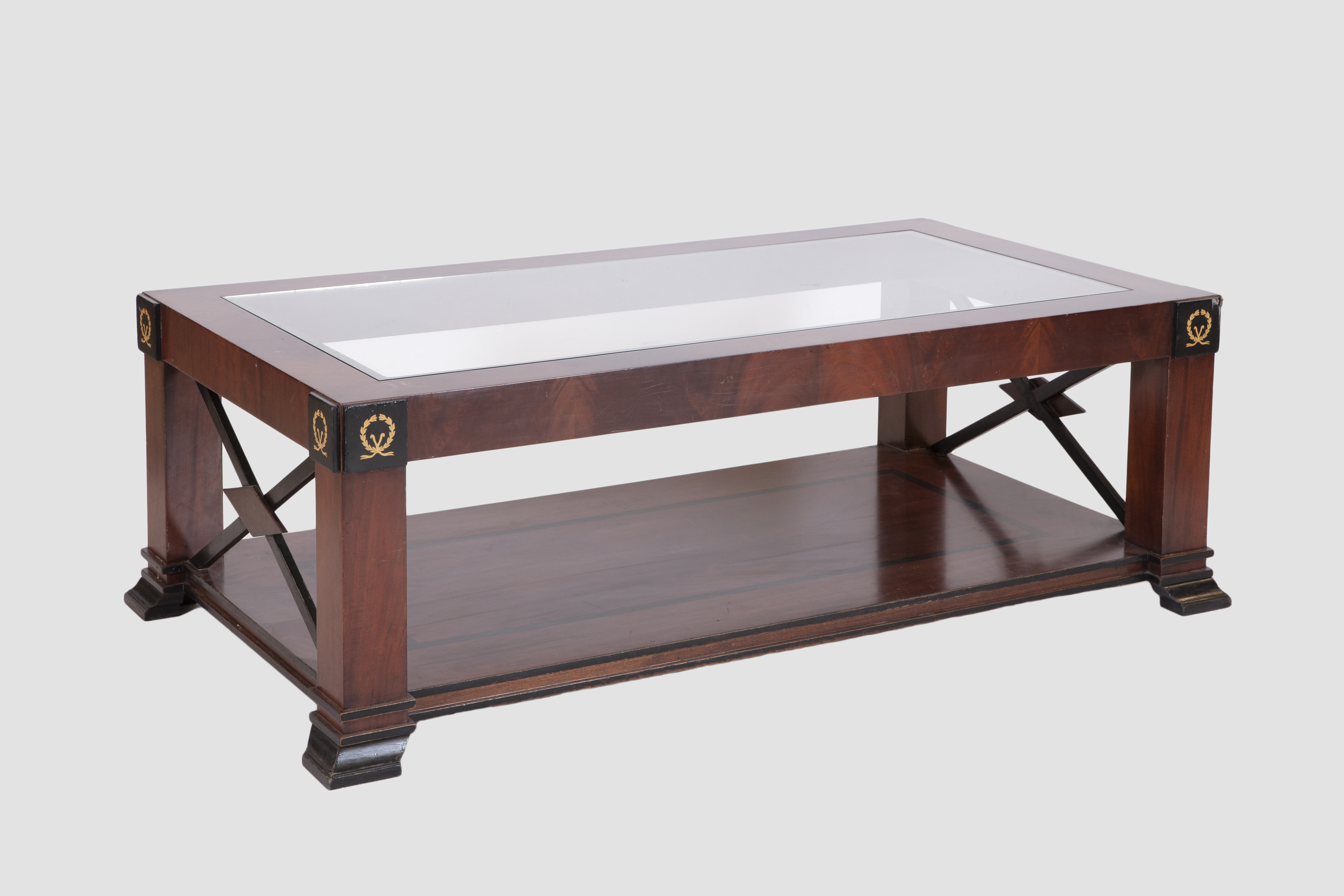 MESA BAJA DE CAOBA DE SECCIÓN RECTANGULAR CON LATERALES EN