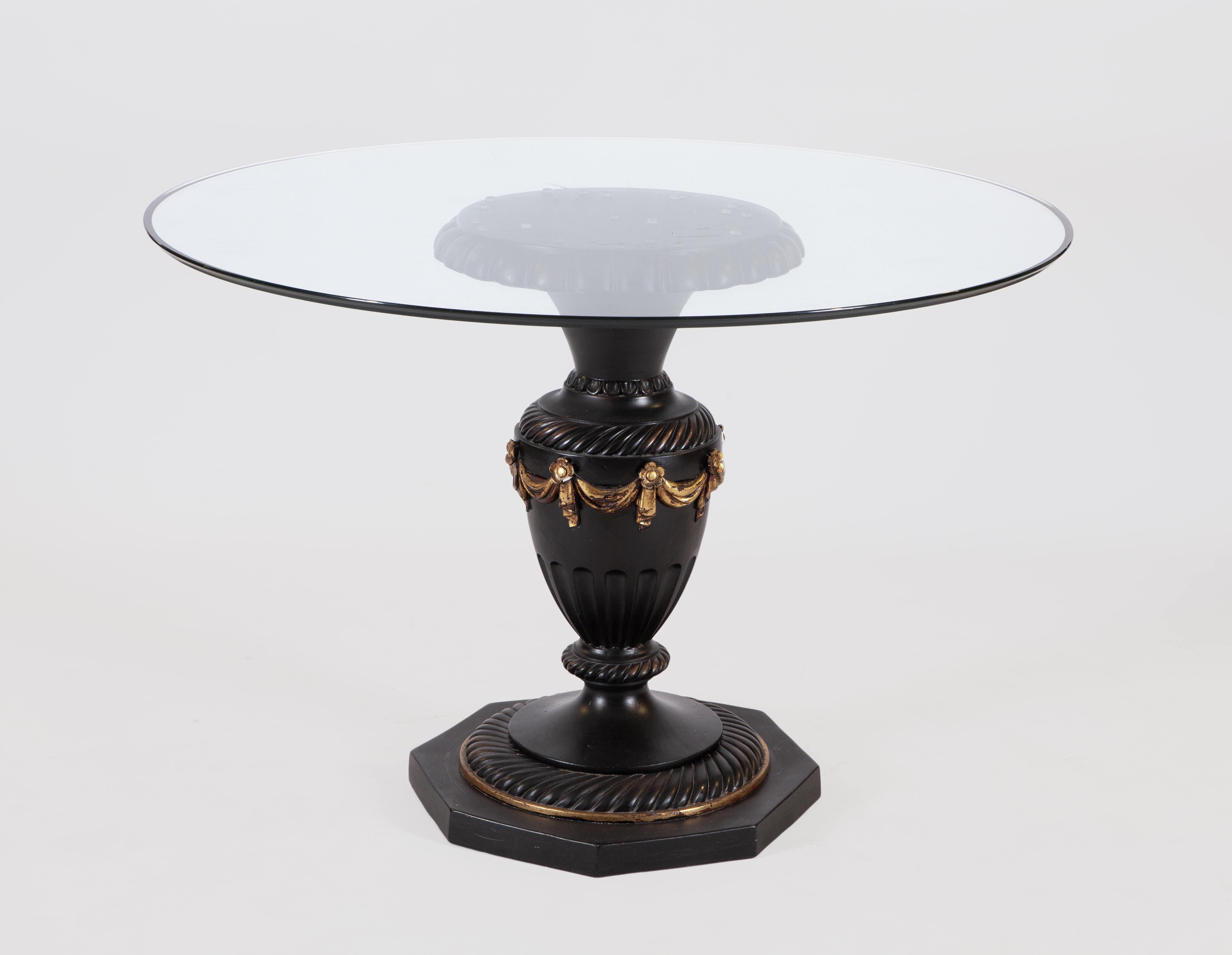 MESA DE CENTRO EN FORMA DE COPA DE GUSTO CLÁSICO DE RESINA