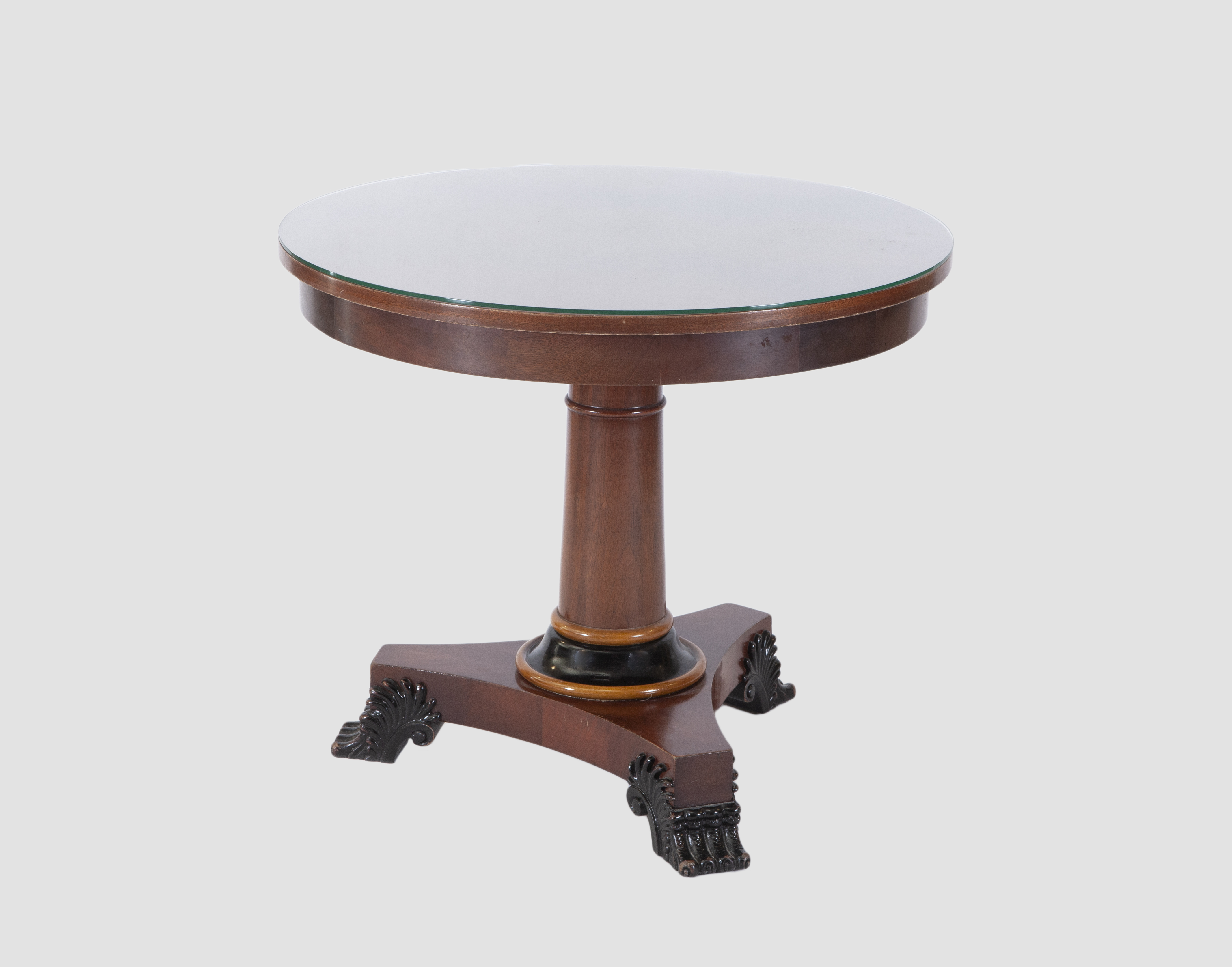 VELADOR  DE CAOBA CON PIE CENTRAL Y PATAS DE GARRA ESTILO R