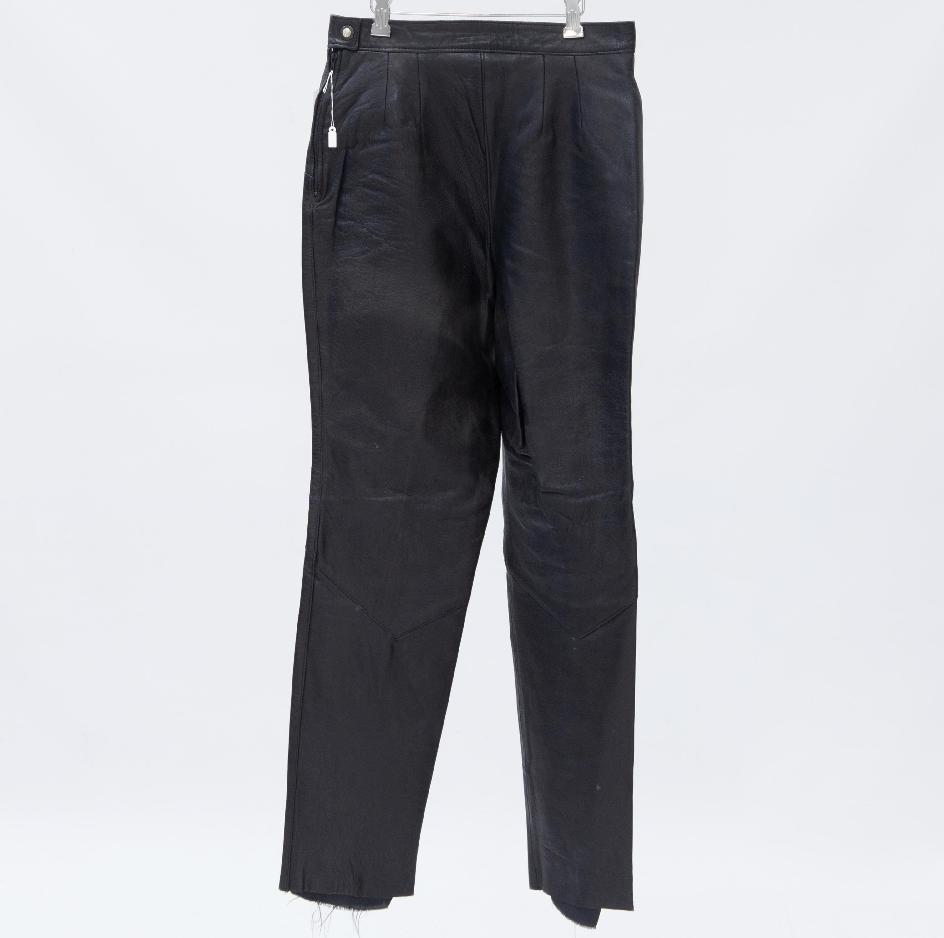 PANTALÓN DE MUJER EN CUERO NEGRO