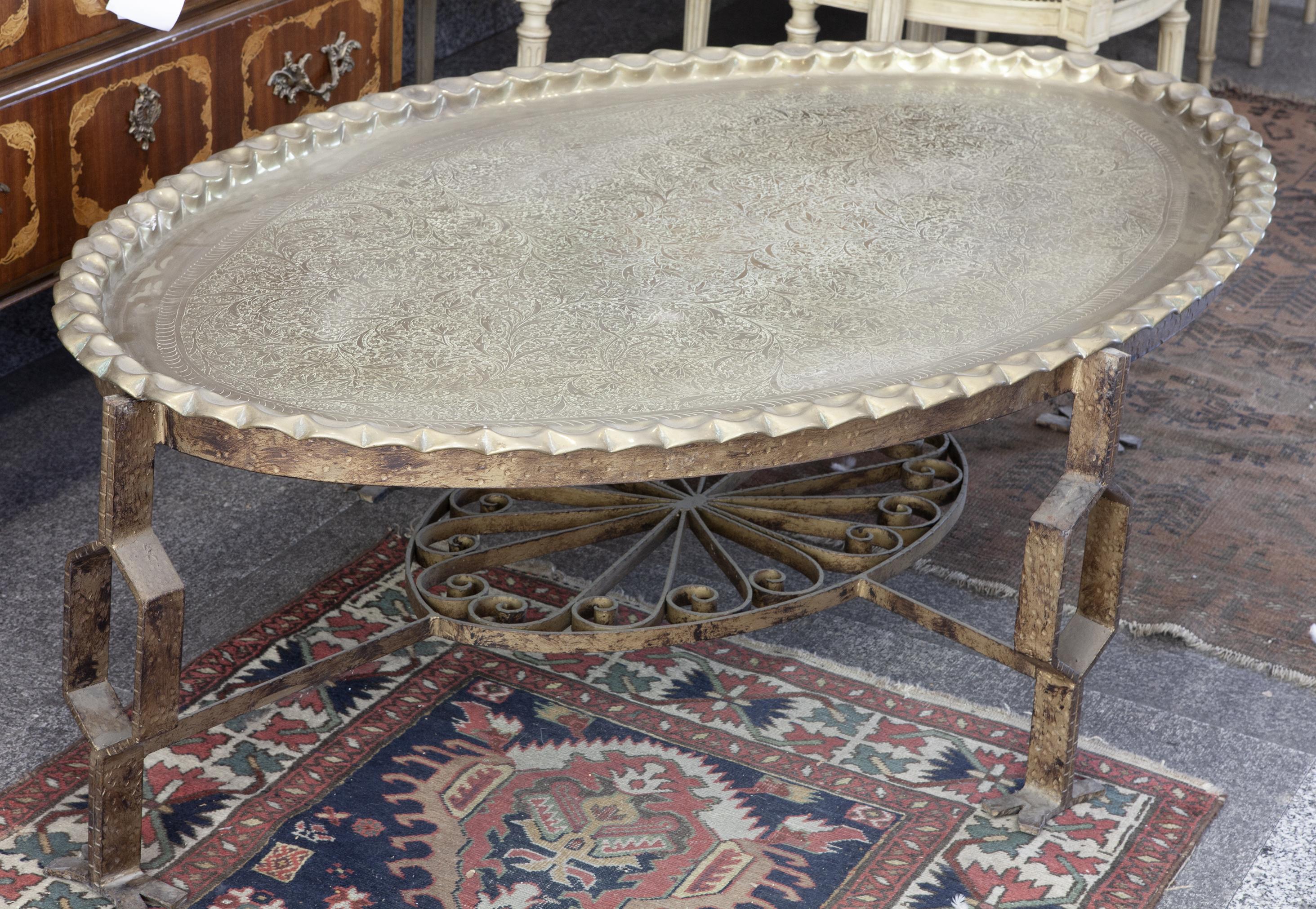 MESA OVALADA DE LATÓN