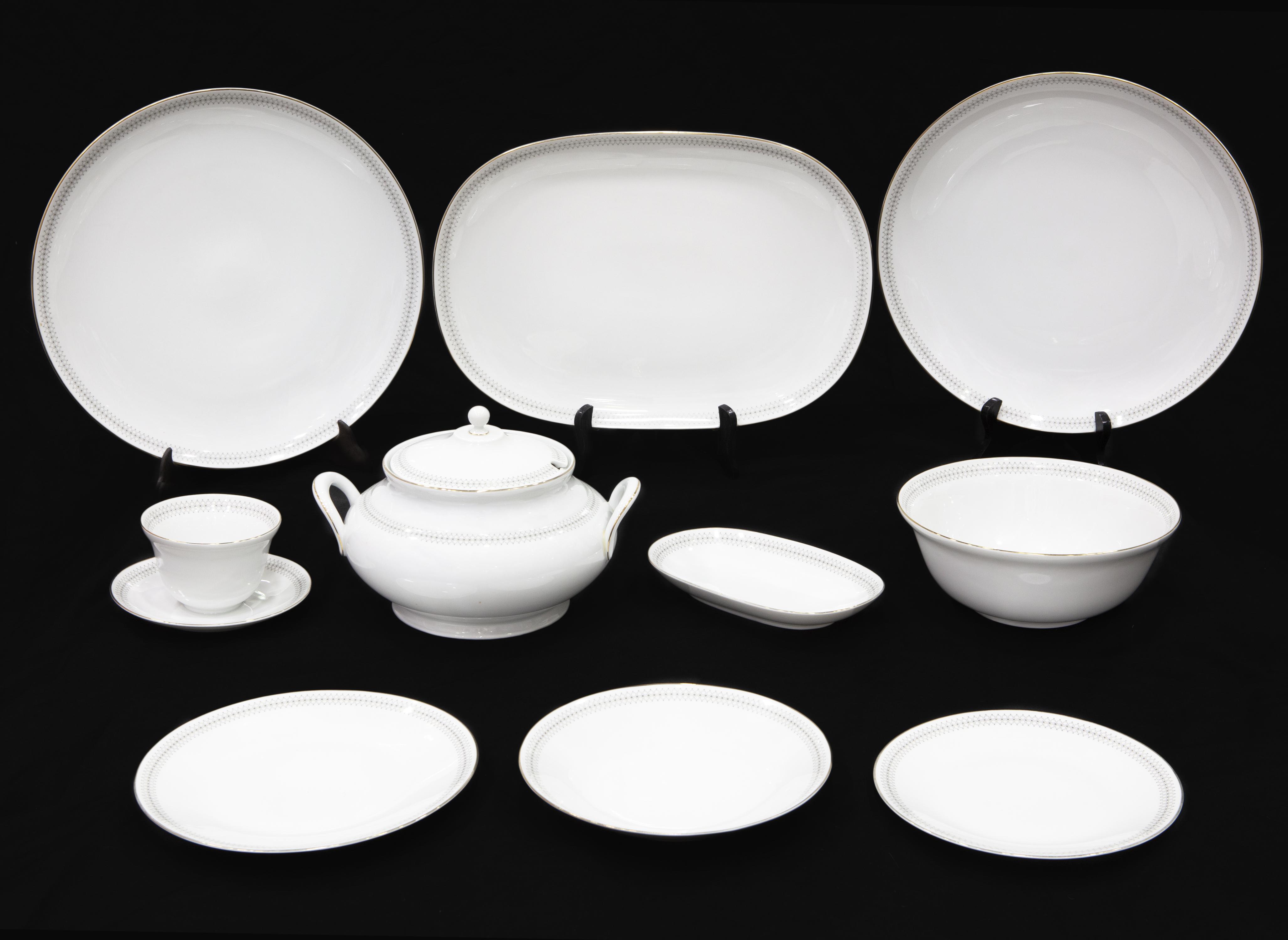 VAJILLA ALEMANA DE PORCELANA  CON DECORACIÓN GEOMETRICA Y F