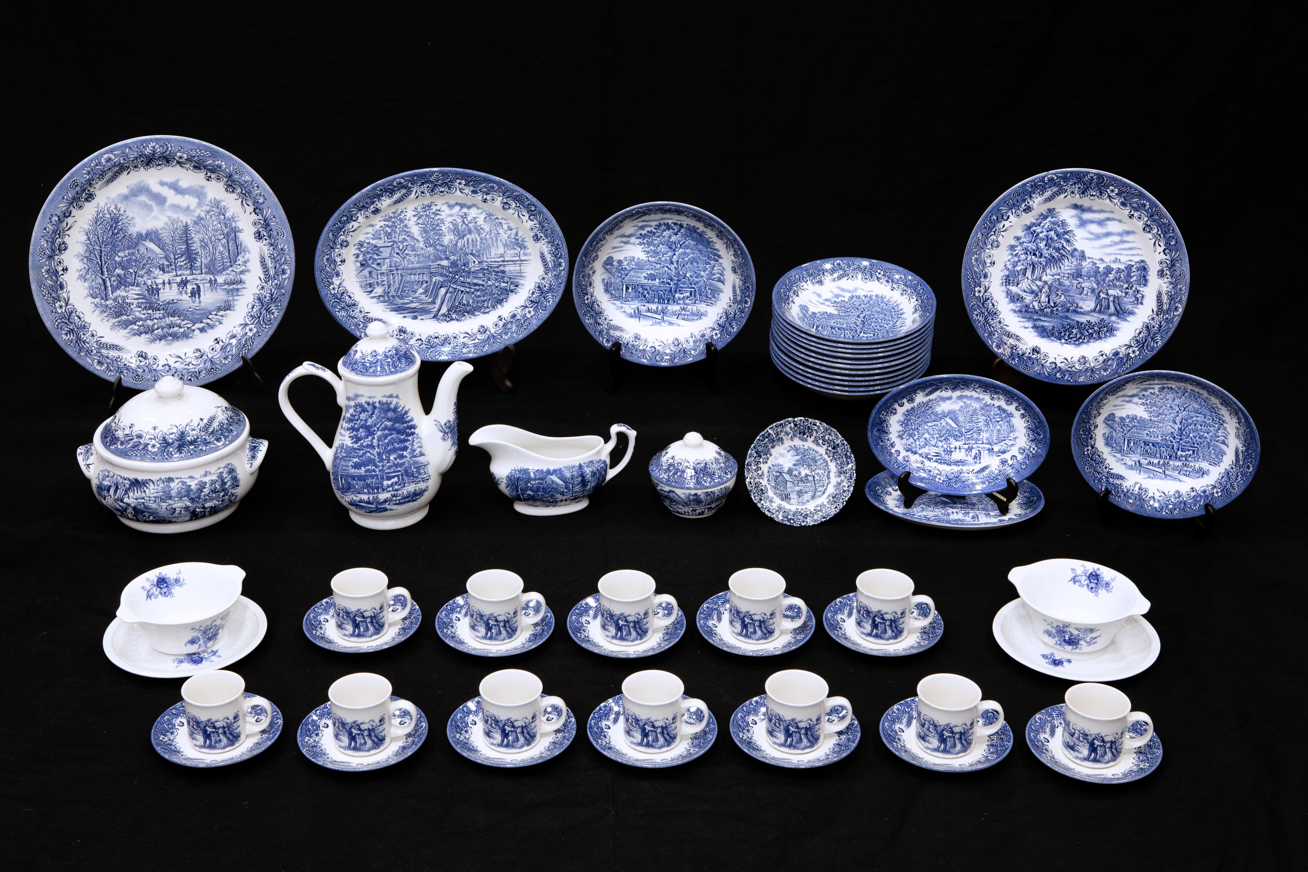VAJILLA DE PORCELANA MARCA CHURCHILL CON DECORACIÓN AZUL