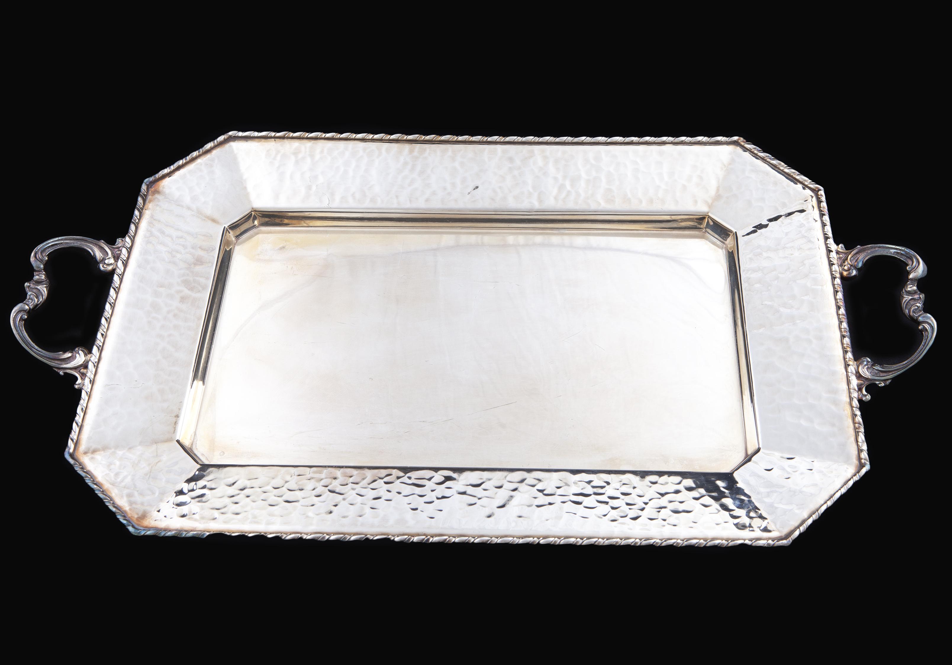 BANDEJA DE SERVIR DE METAL PLATEADO 