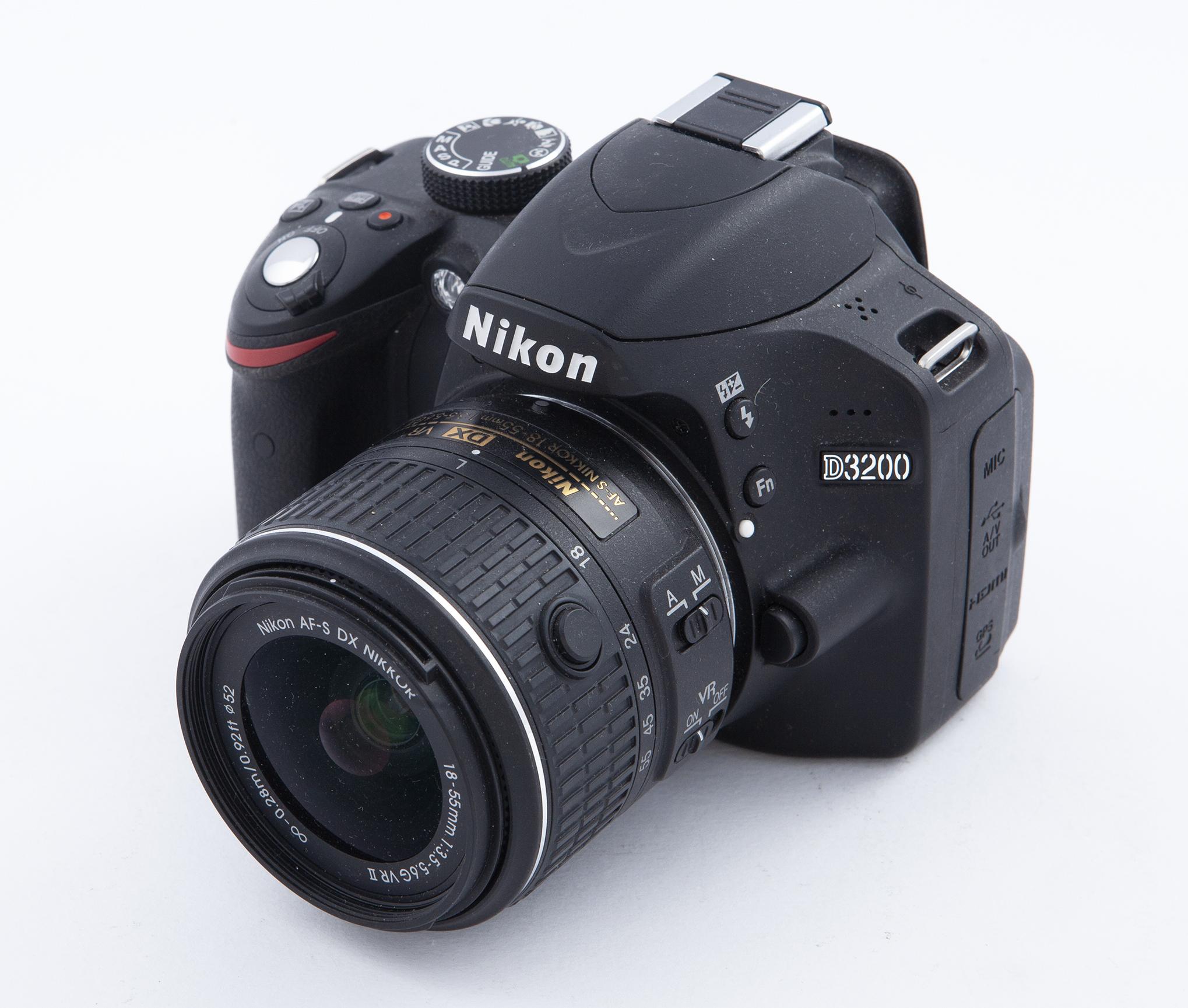 NIKON D3200+ AF-S NIKKOR 18-55MM