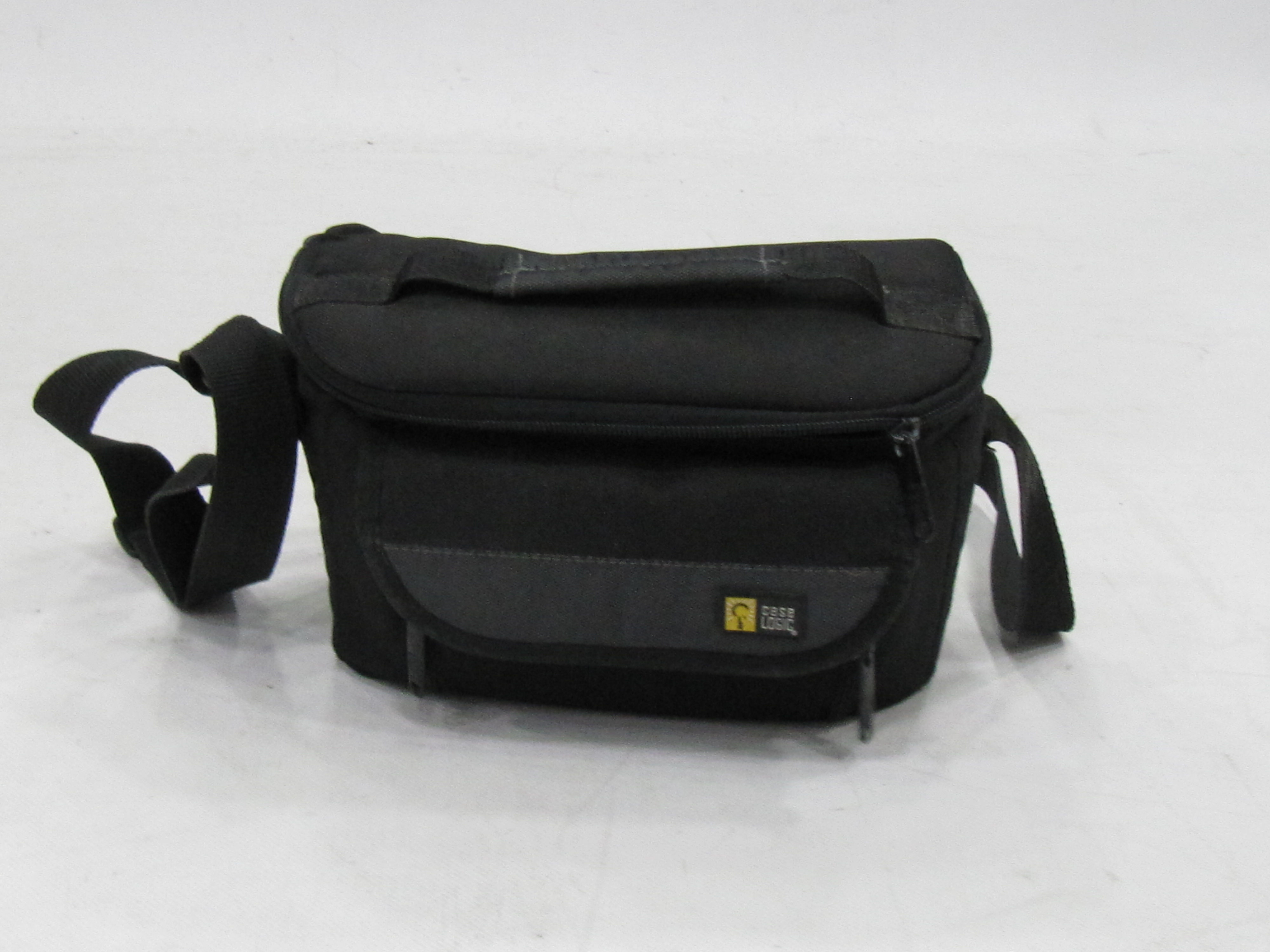 ESTUCHE PARA CÁMARA MARCA CASE LOGIC EN COLOR NEGRO